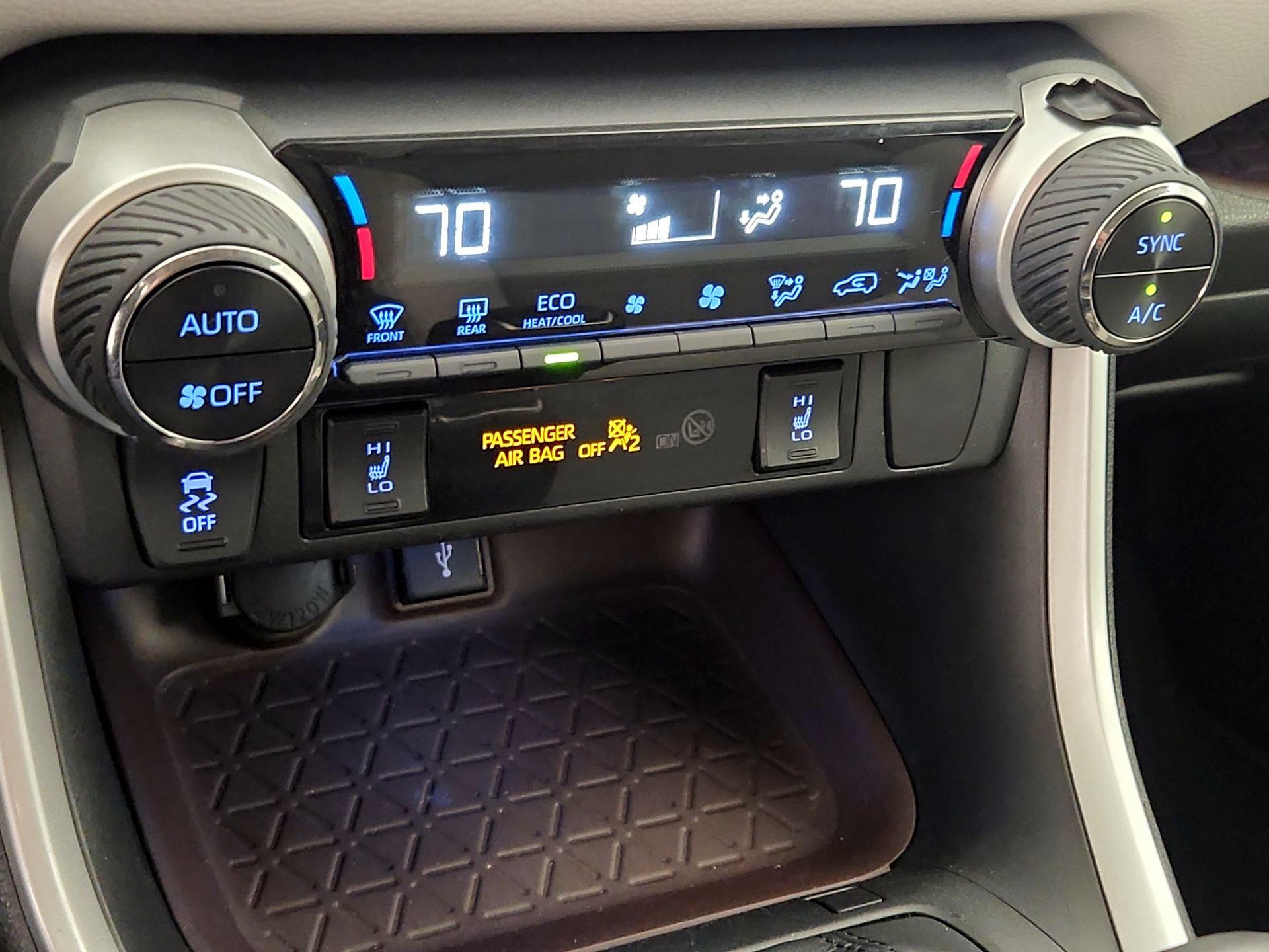 Thumbnail: 2021 Toyota RAV4 - 17