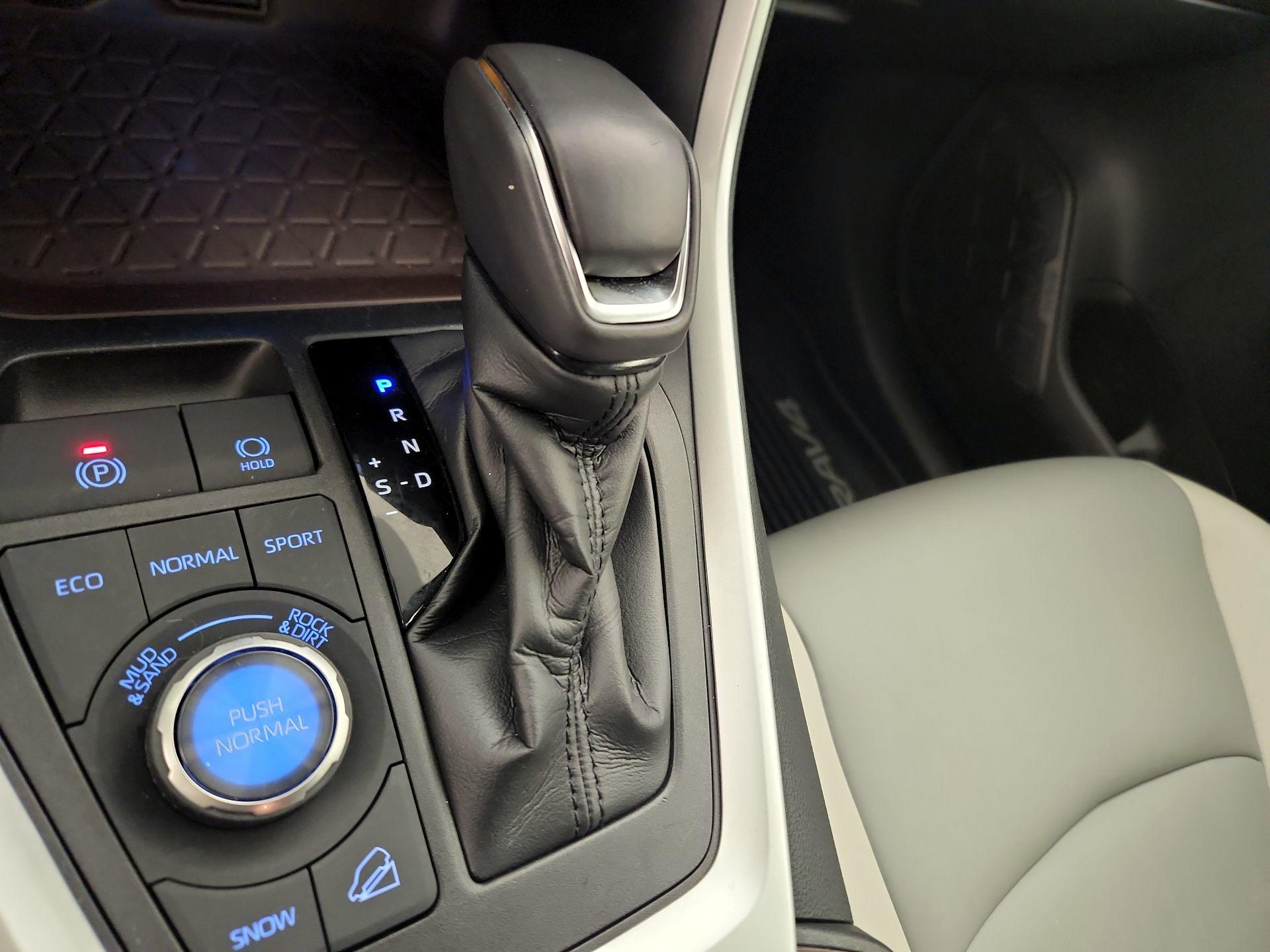 Thumbnail: 2021 Toyota RAV4 - 18