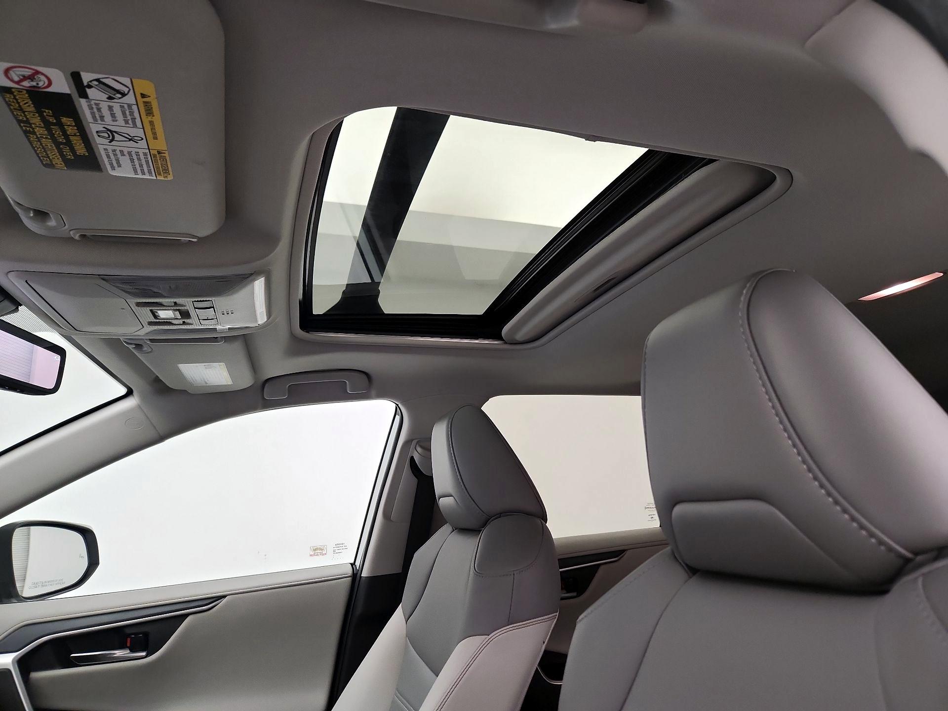 Thumbnail: 2021 Toyota RAV4 - 20