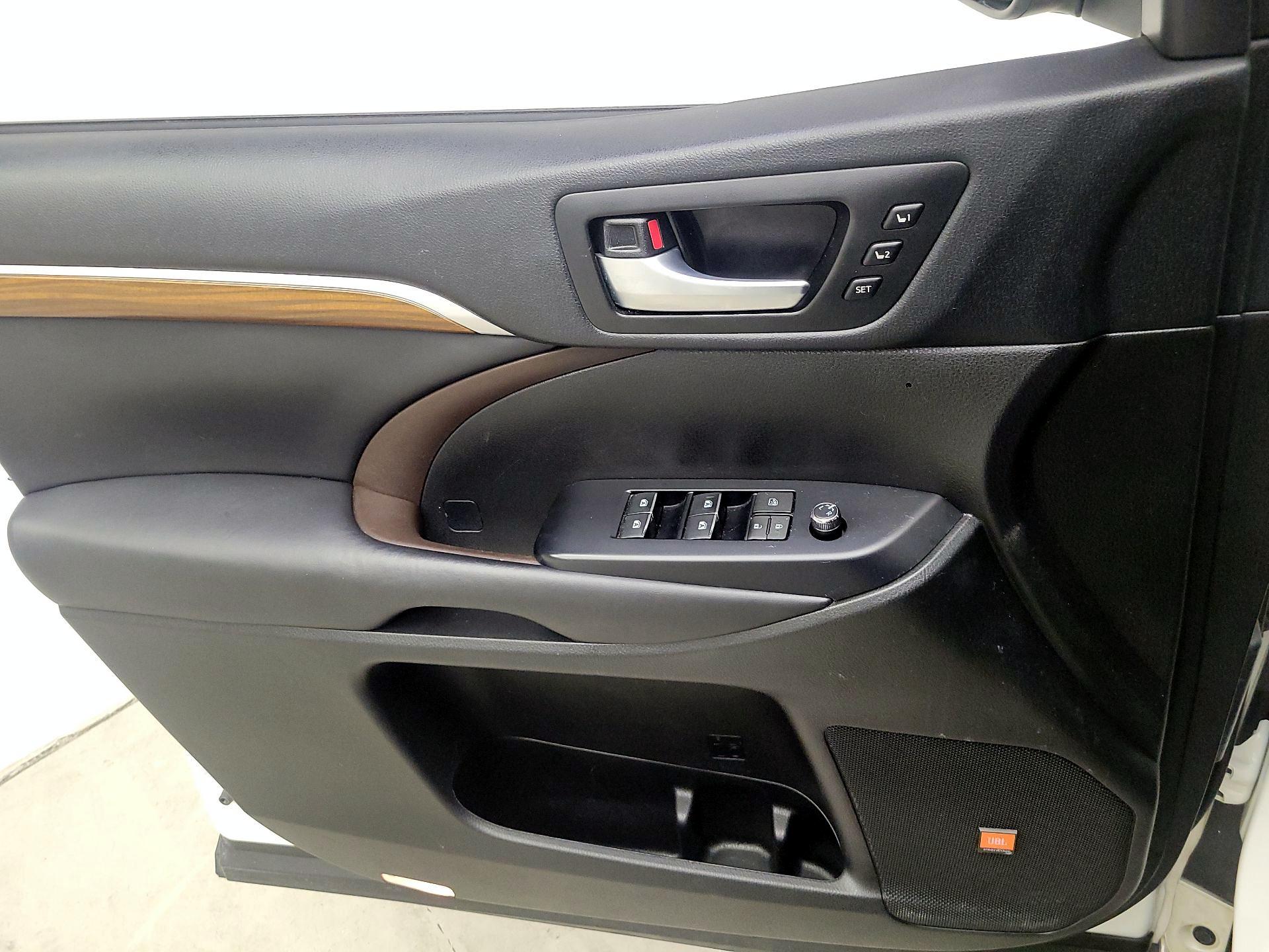 Thumbnail: 2018 Toyota Highlander - 12