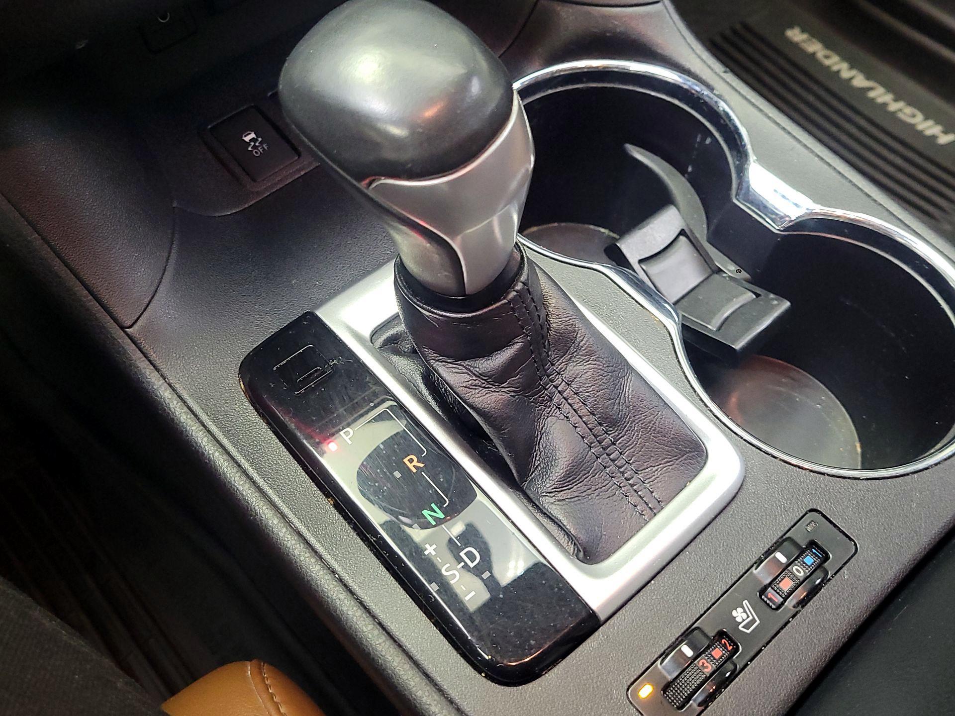 Thumbnail: 2018 Toyota Highlander - 18