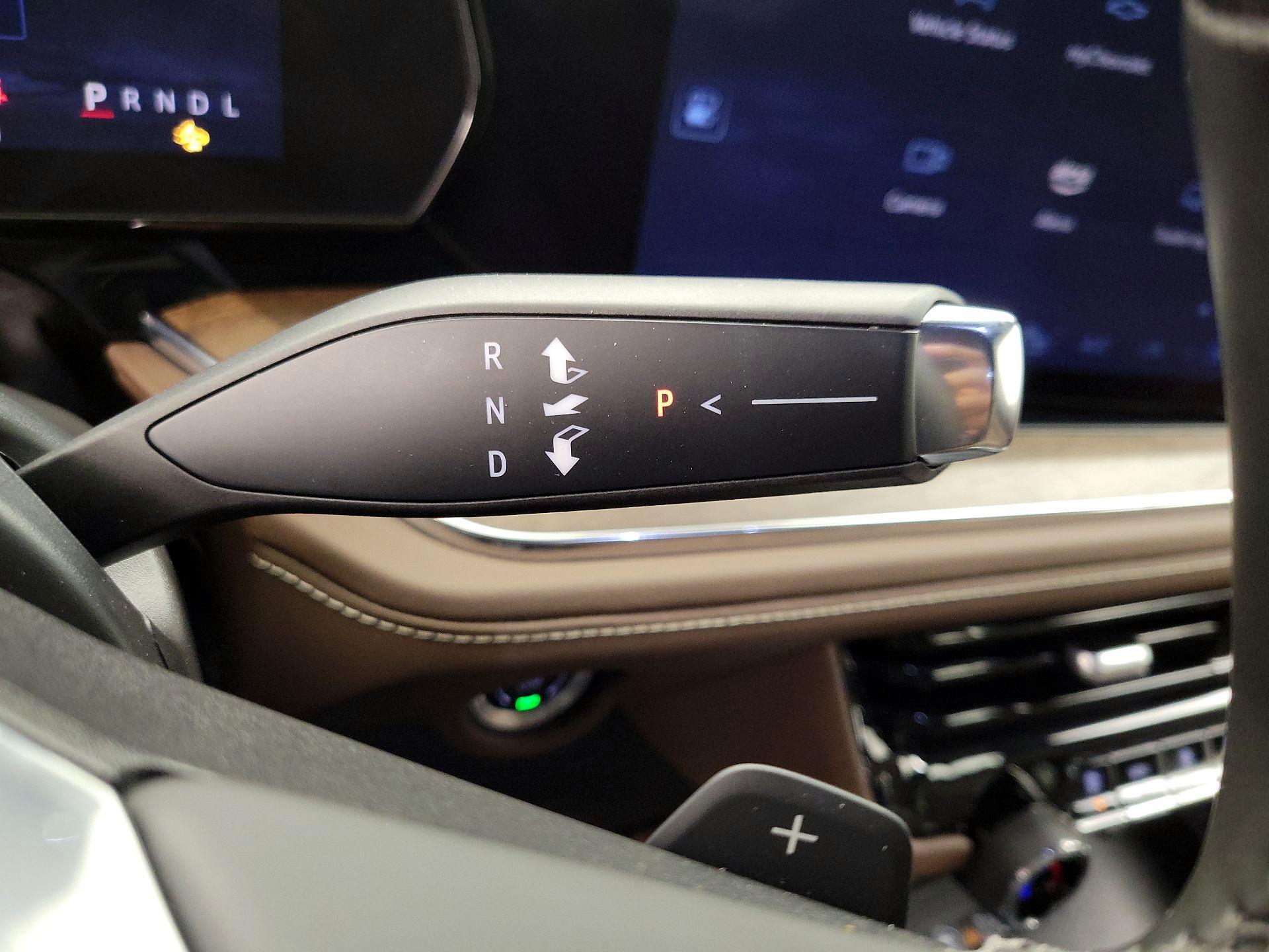 Thumbnail: 2025 Chevrolet Suburban - 18