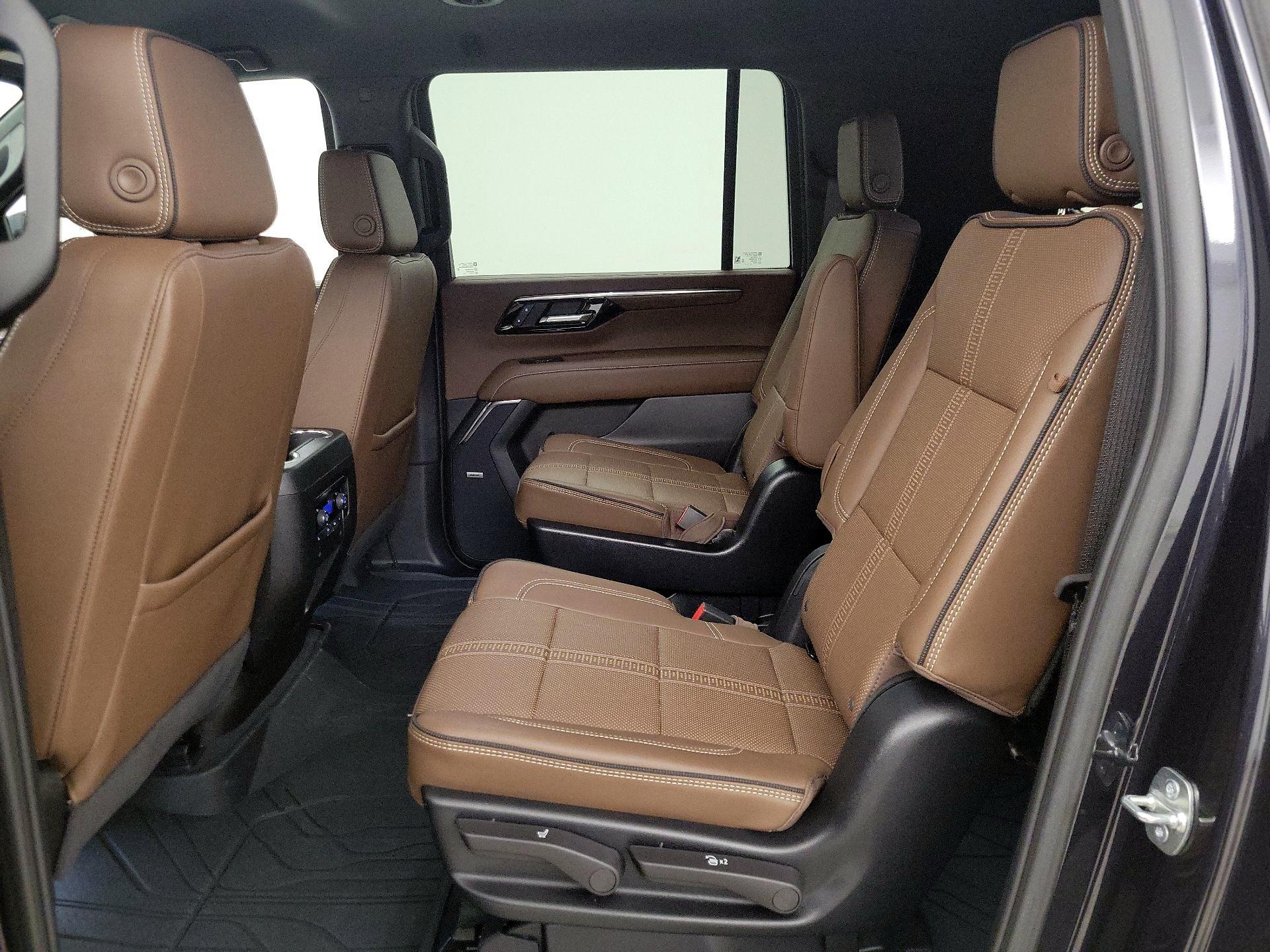 Thumbnail: 2025 Chevrolet Suburban - 20