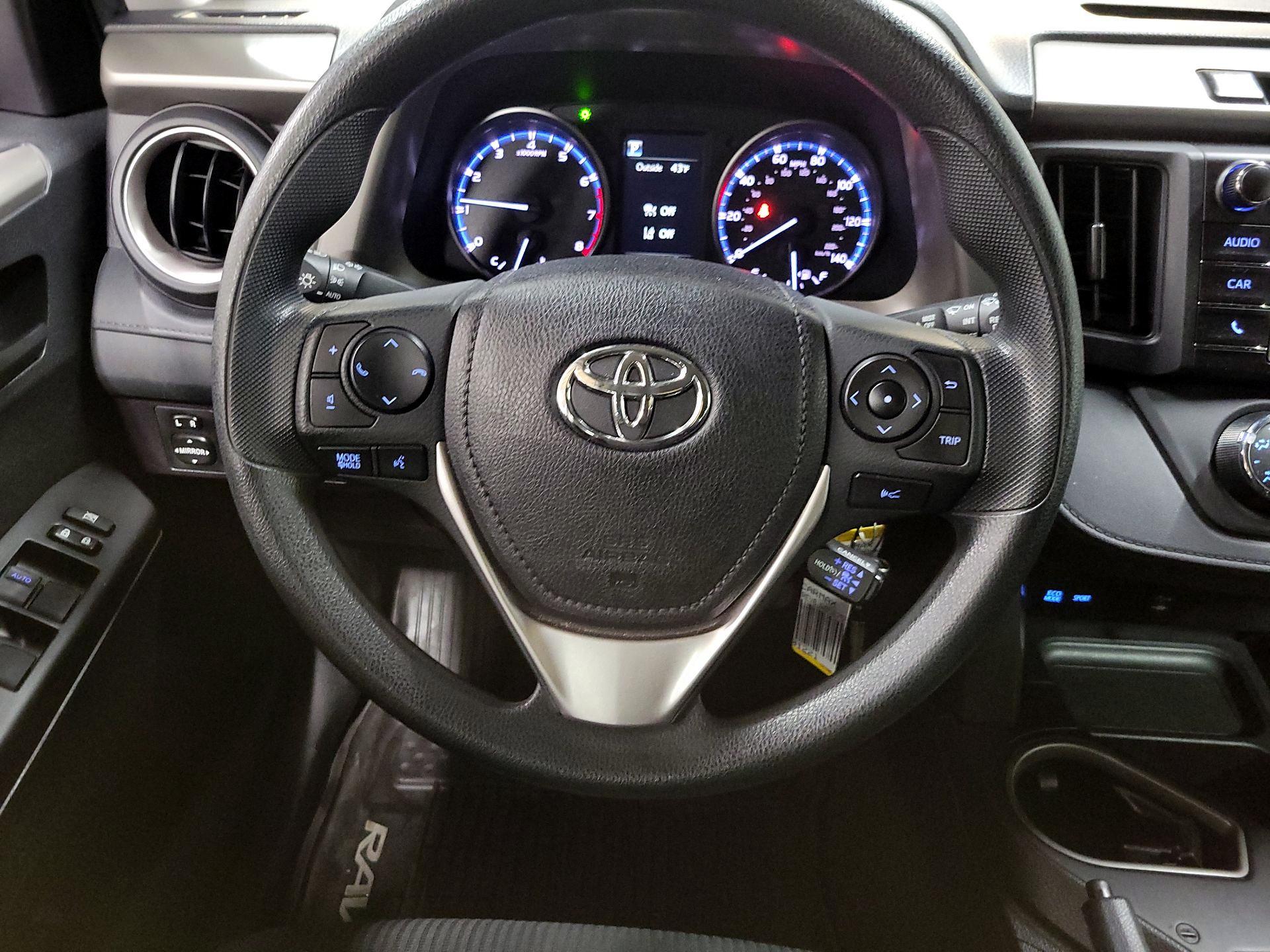 Thumbnail: 2018 Toyota RAV4 - 10