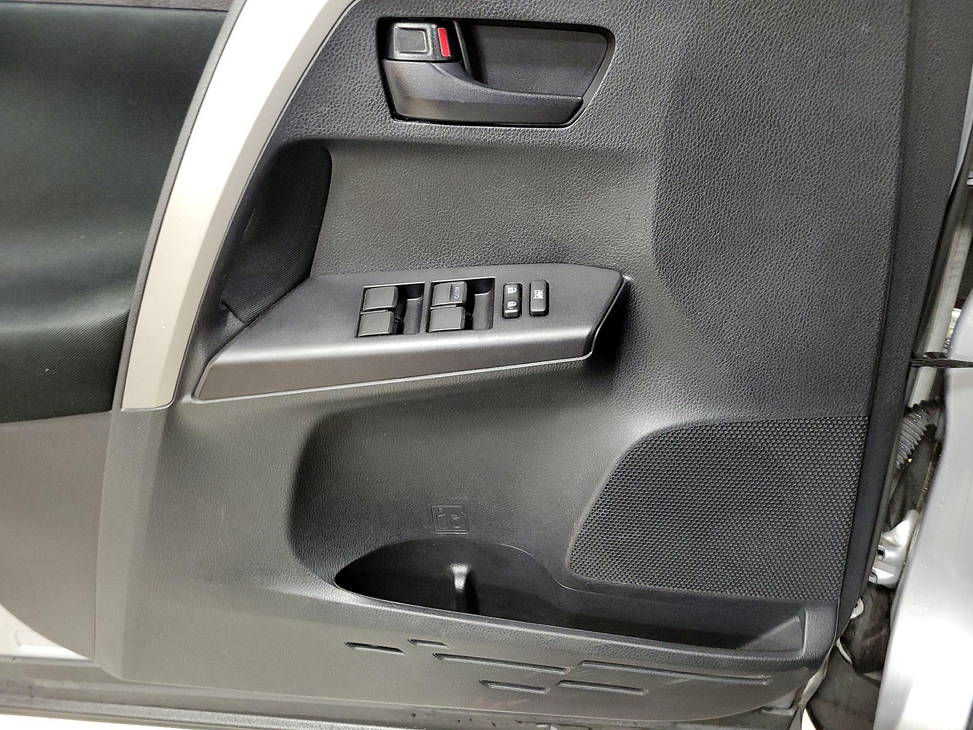 Thumbnail: 2018 Toyota RAV4 - 12