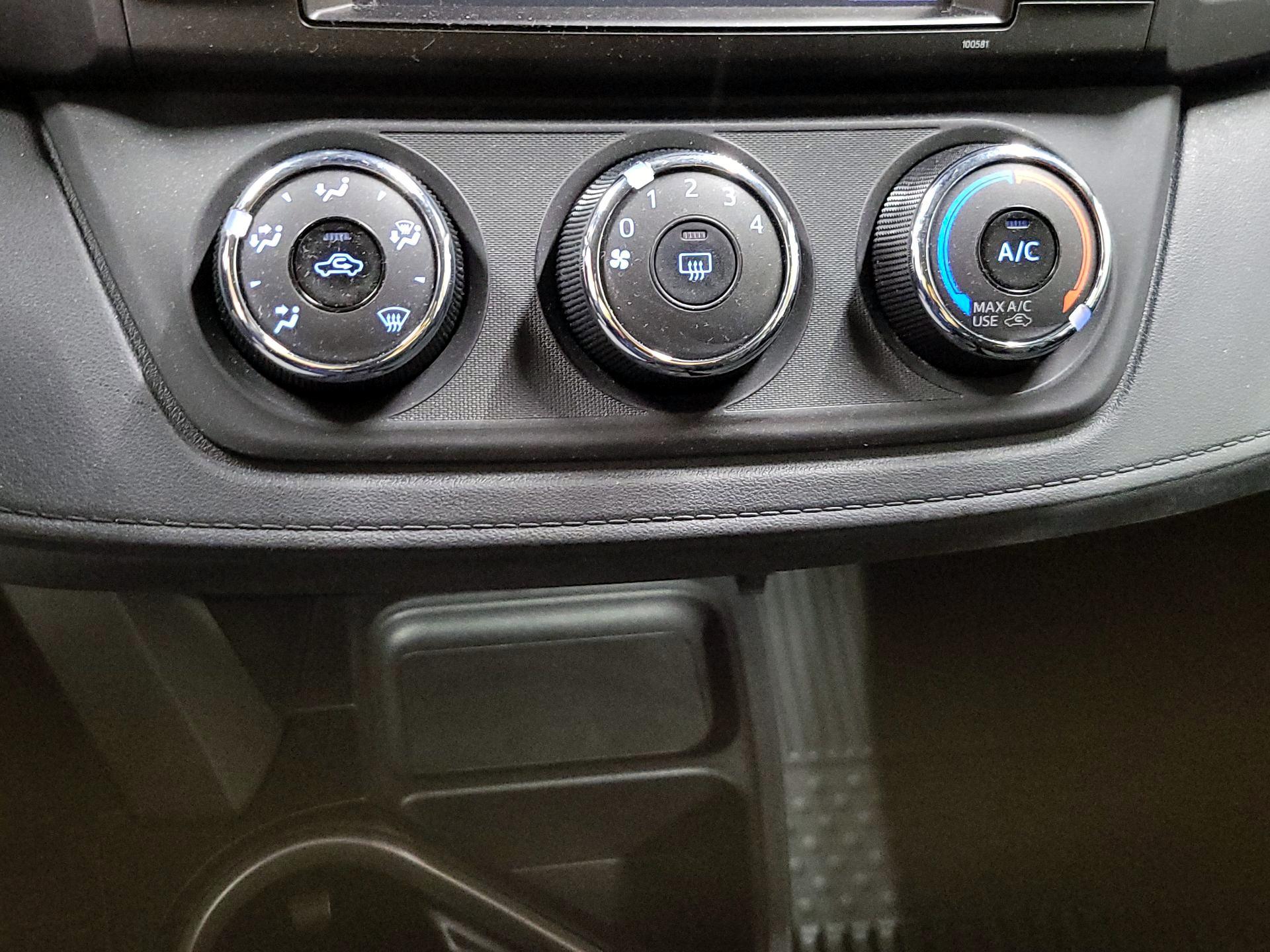 Thumbnail: 2018 Toyota RAV4 - 16