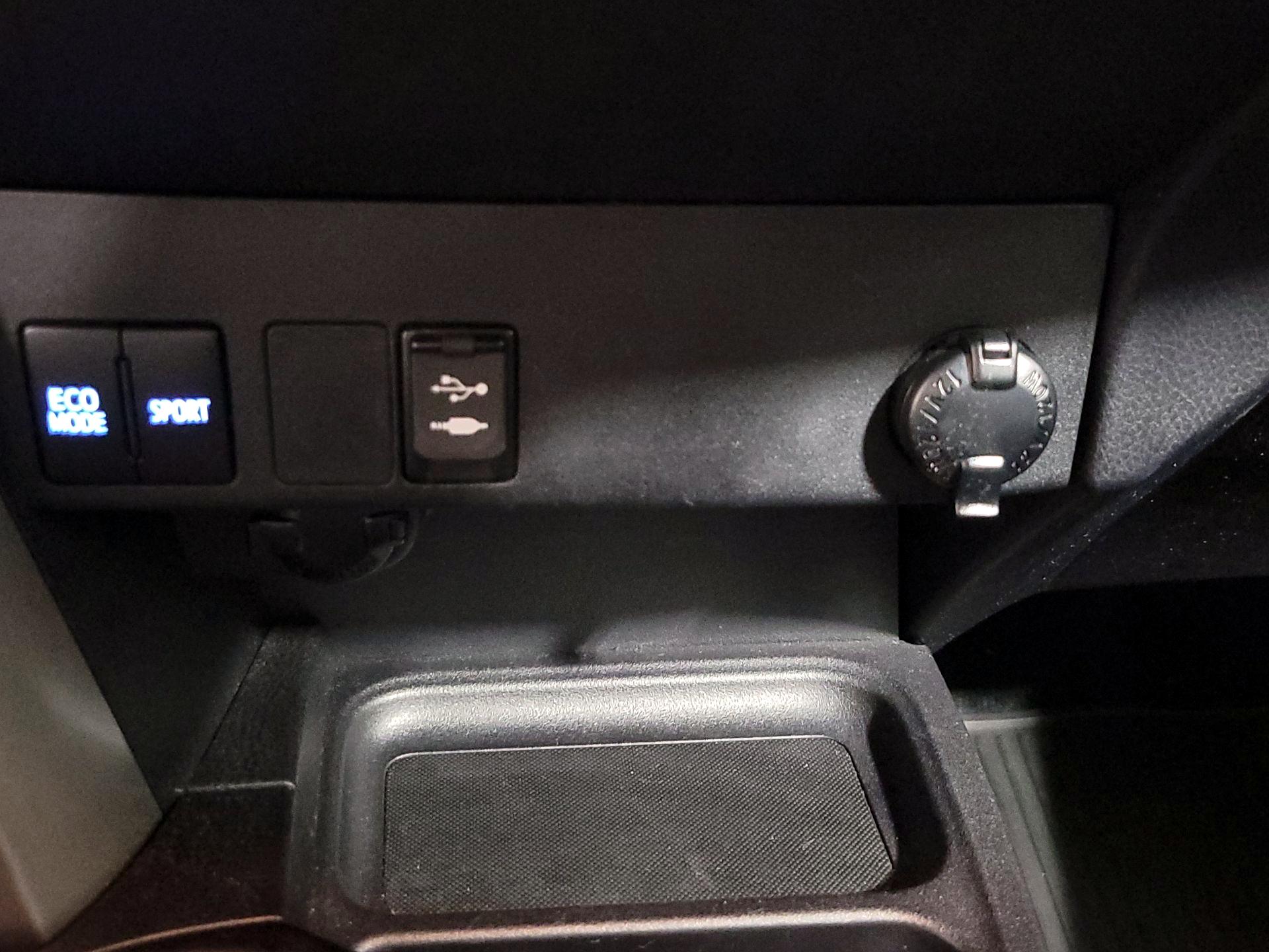 Thumbnail: 2018 Toyota RAV4 - 18