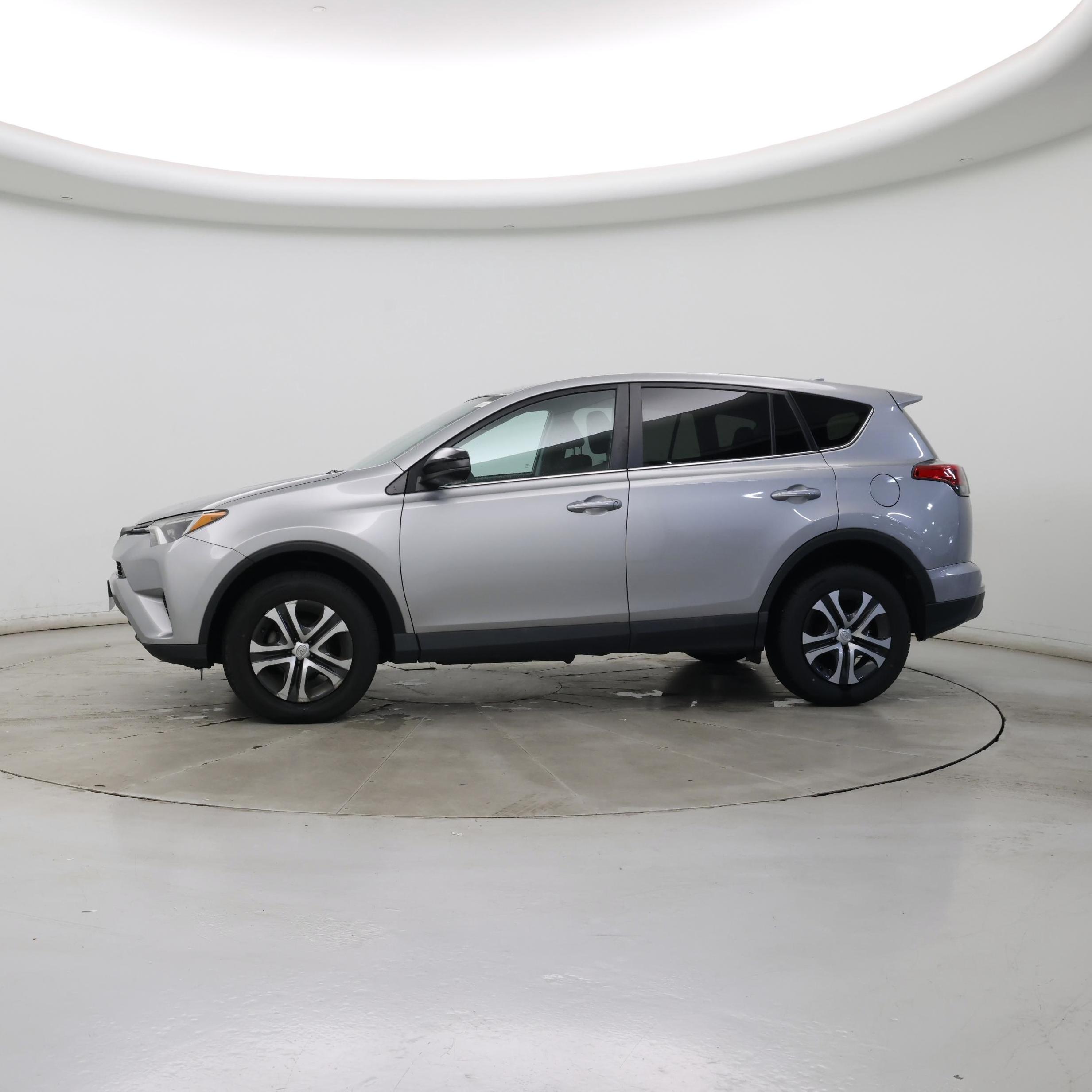 Thumbnail: 2018 Toyota RAV4 - 3