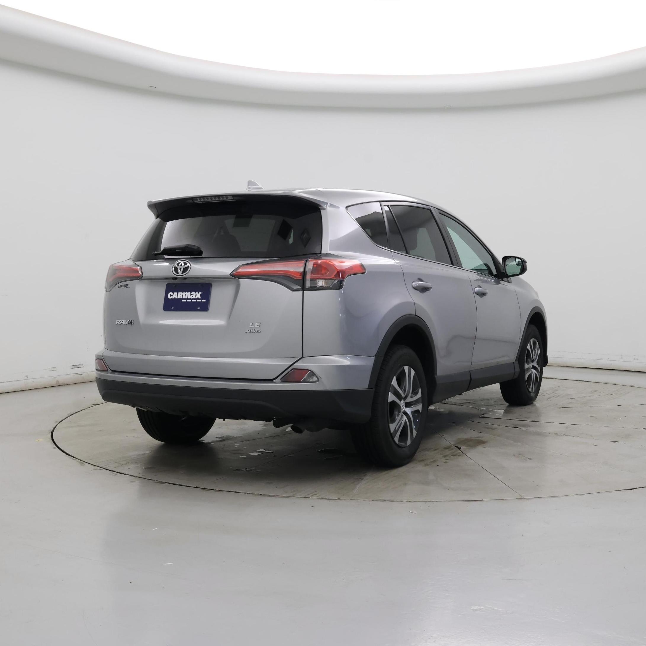 Thumbnail: 2018 Toyota RAV4 - 8