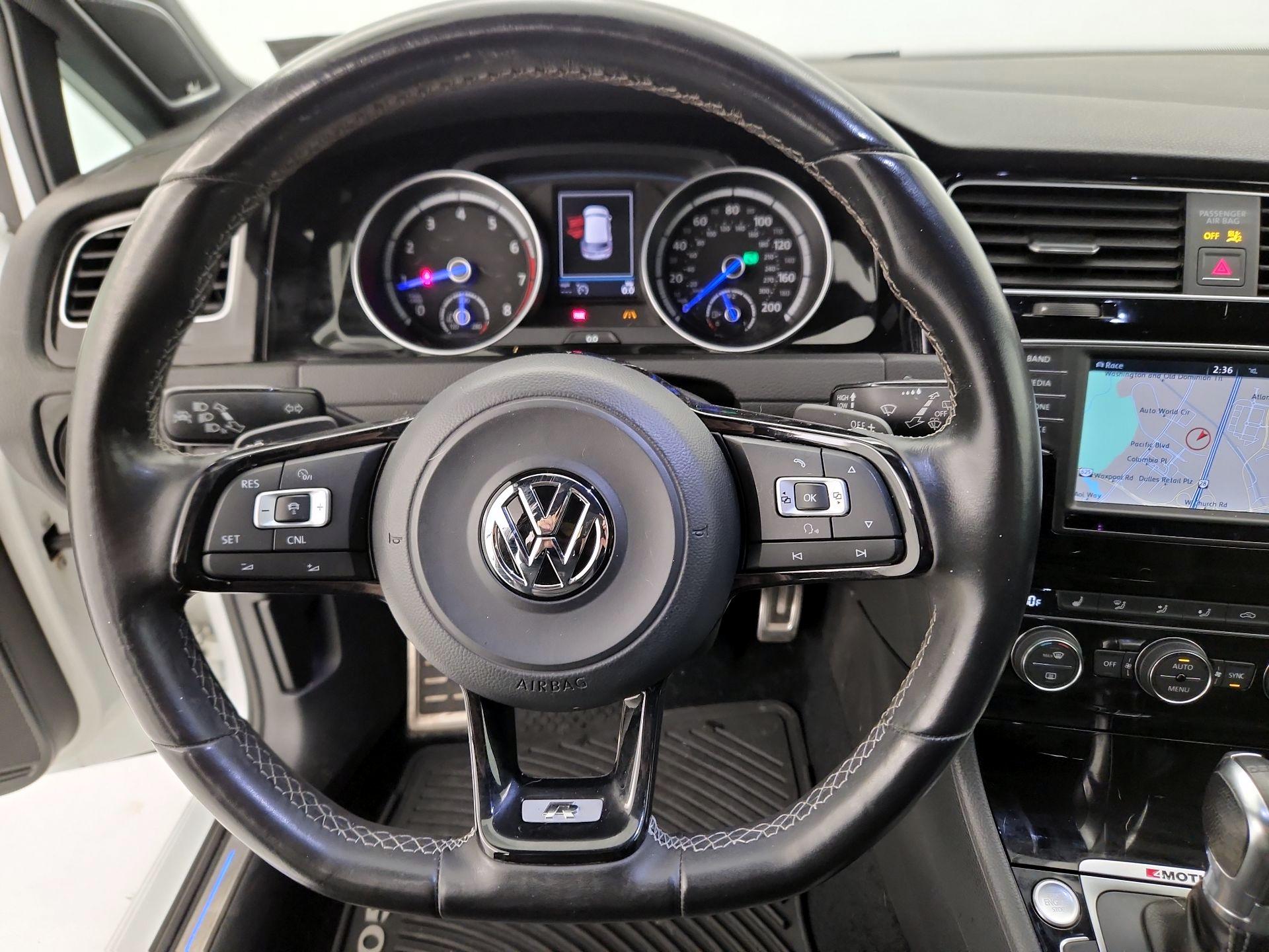 Thumbnail: 2017 Volkswagen Golf - 10