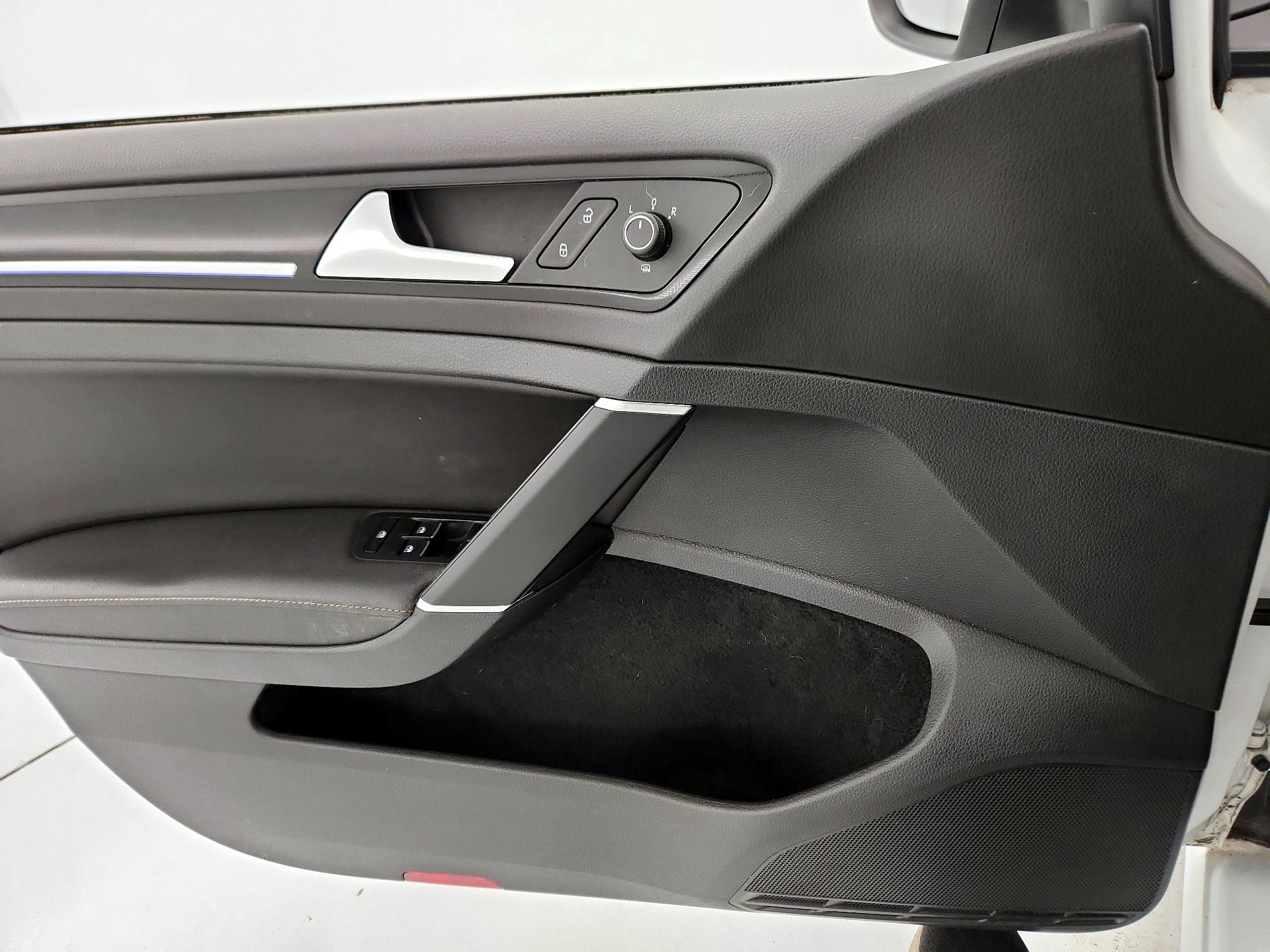 Thumbnail: 2017 Volkswagen Golf - 12