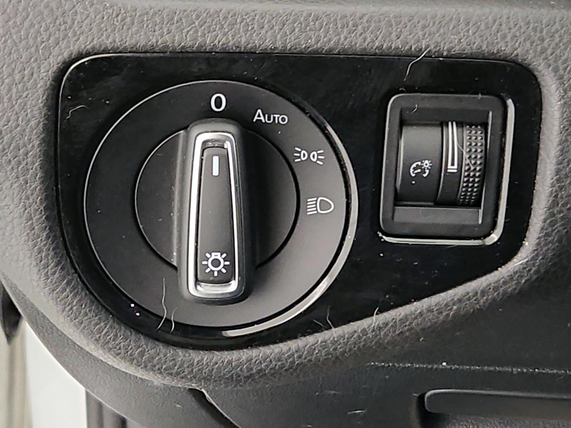 Thumbnail: 2017 Volkswagen Golf - 13