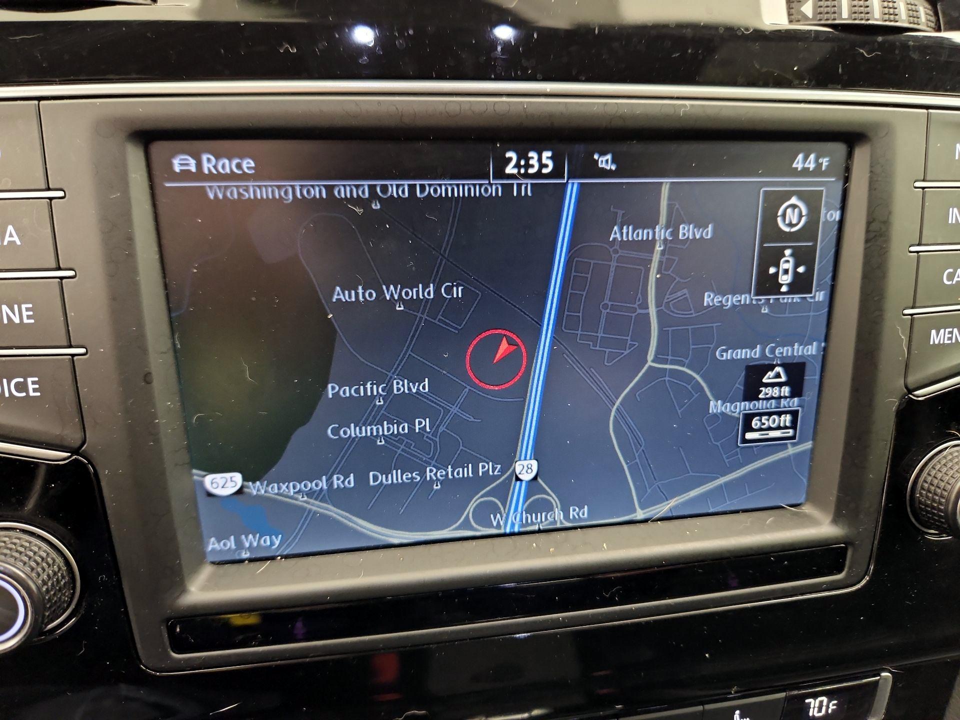 Thumbnail: 2017 Volkswagen Golf - 14