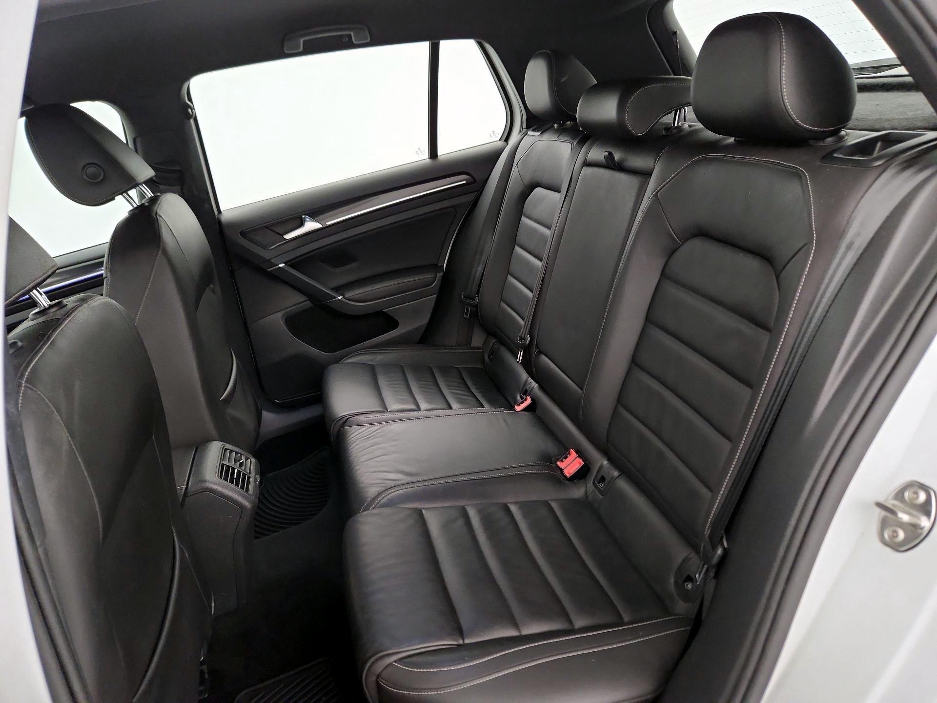 Thumbnail: 2017 Volkswagen Golf - 20