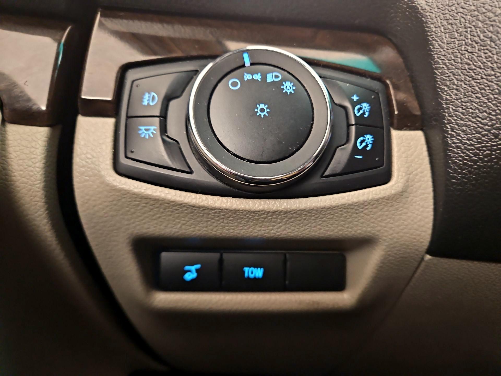 Thumbnail: 2015 Ford Explorer - 13