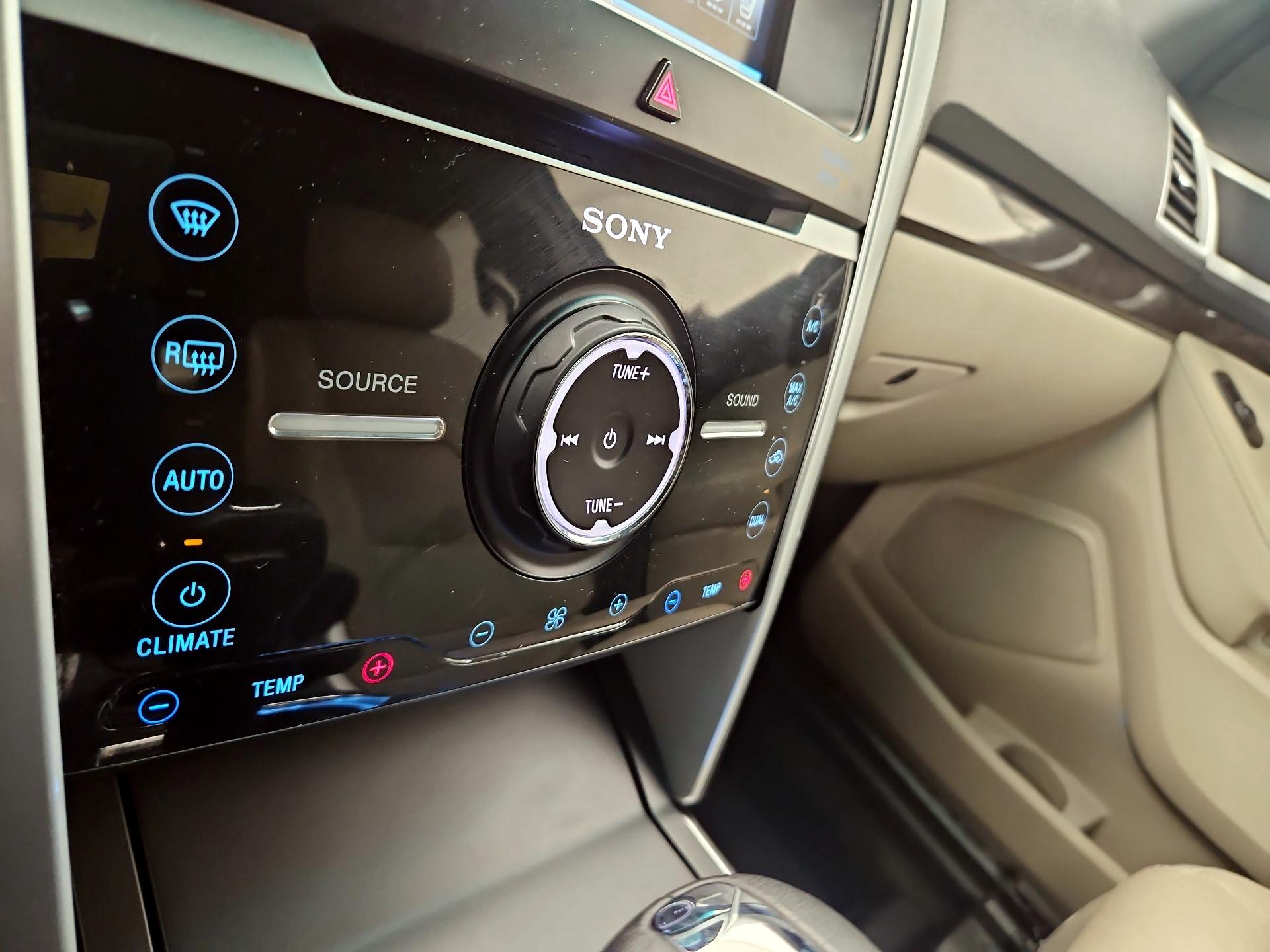 Thumbnail: 2015 Ford Explorer - 17