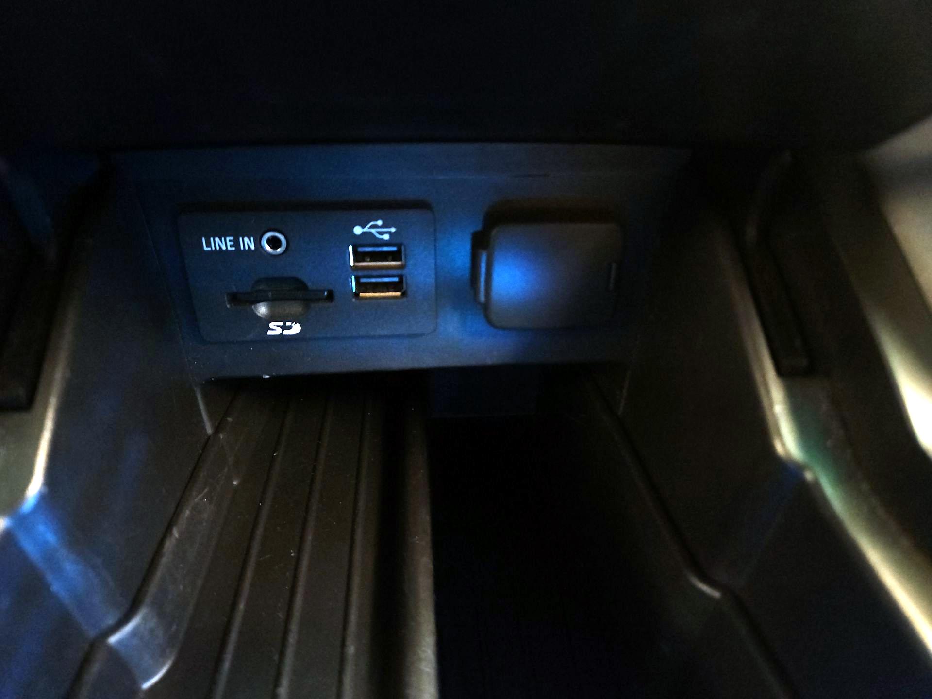 Thumbnail: 2015 Ford Explorer - 19