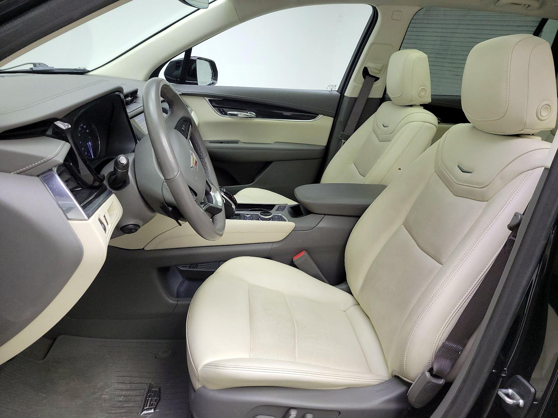 Thumbnail: 2022 Cadillac XT6 - 11