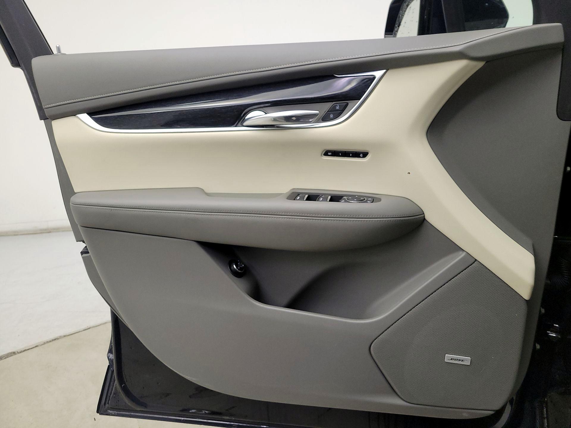 Thumbnail: 2022 Cadillac XT6 - 12