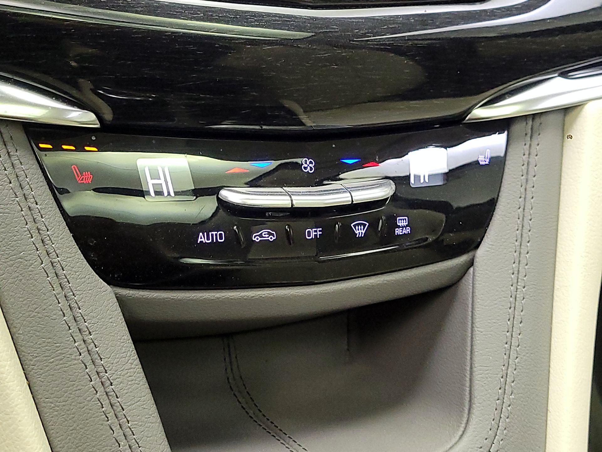 Thumbnail: 2022 Cadillac XT6 - 16