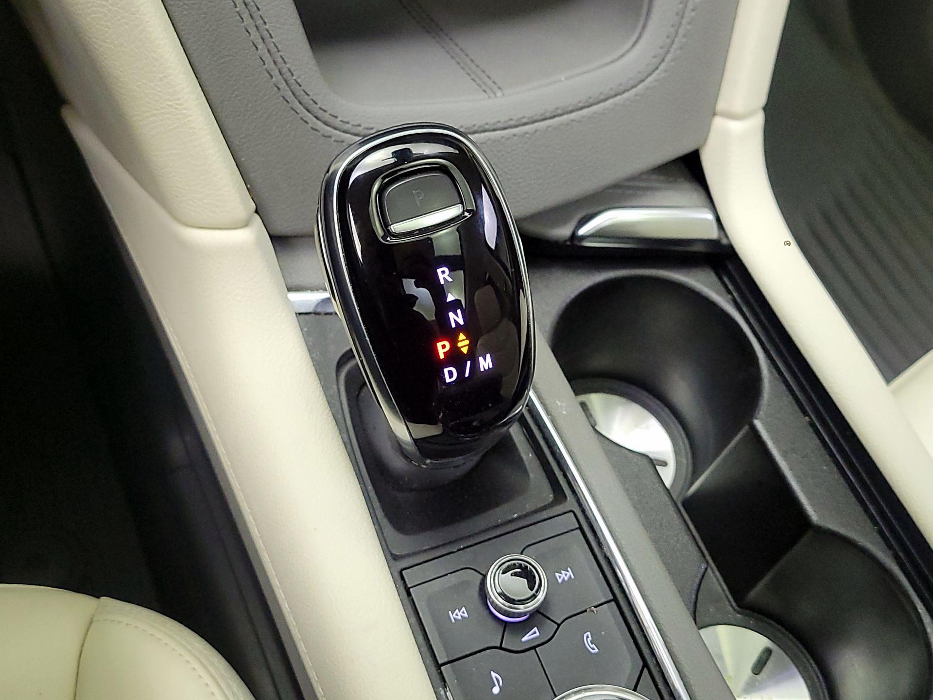 Thumbnail: 2022 Cadillac XT6 - 17