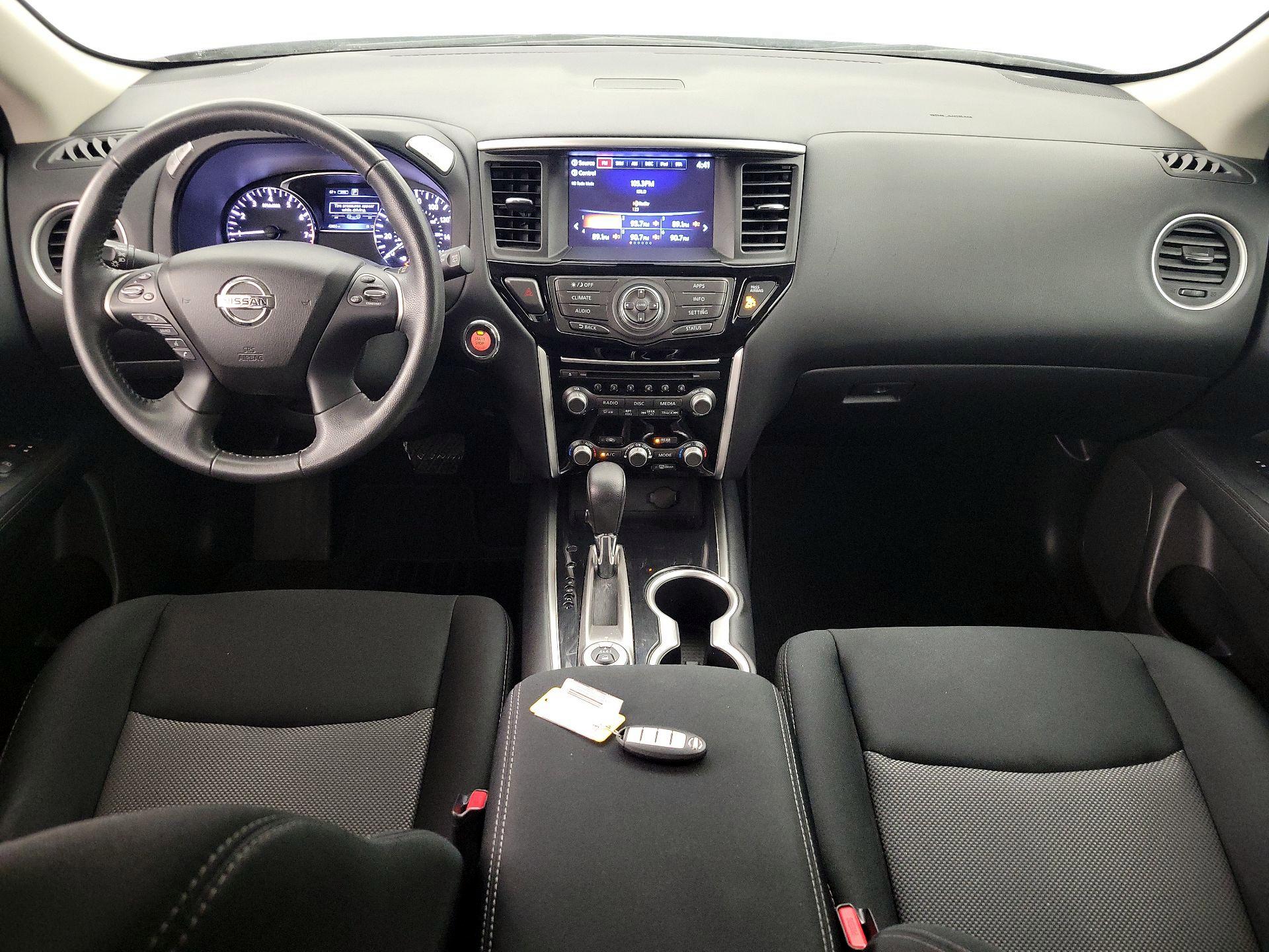 Thumbnail: 2017 Nissan Pathfinder - 9