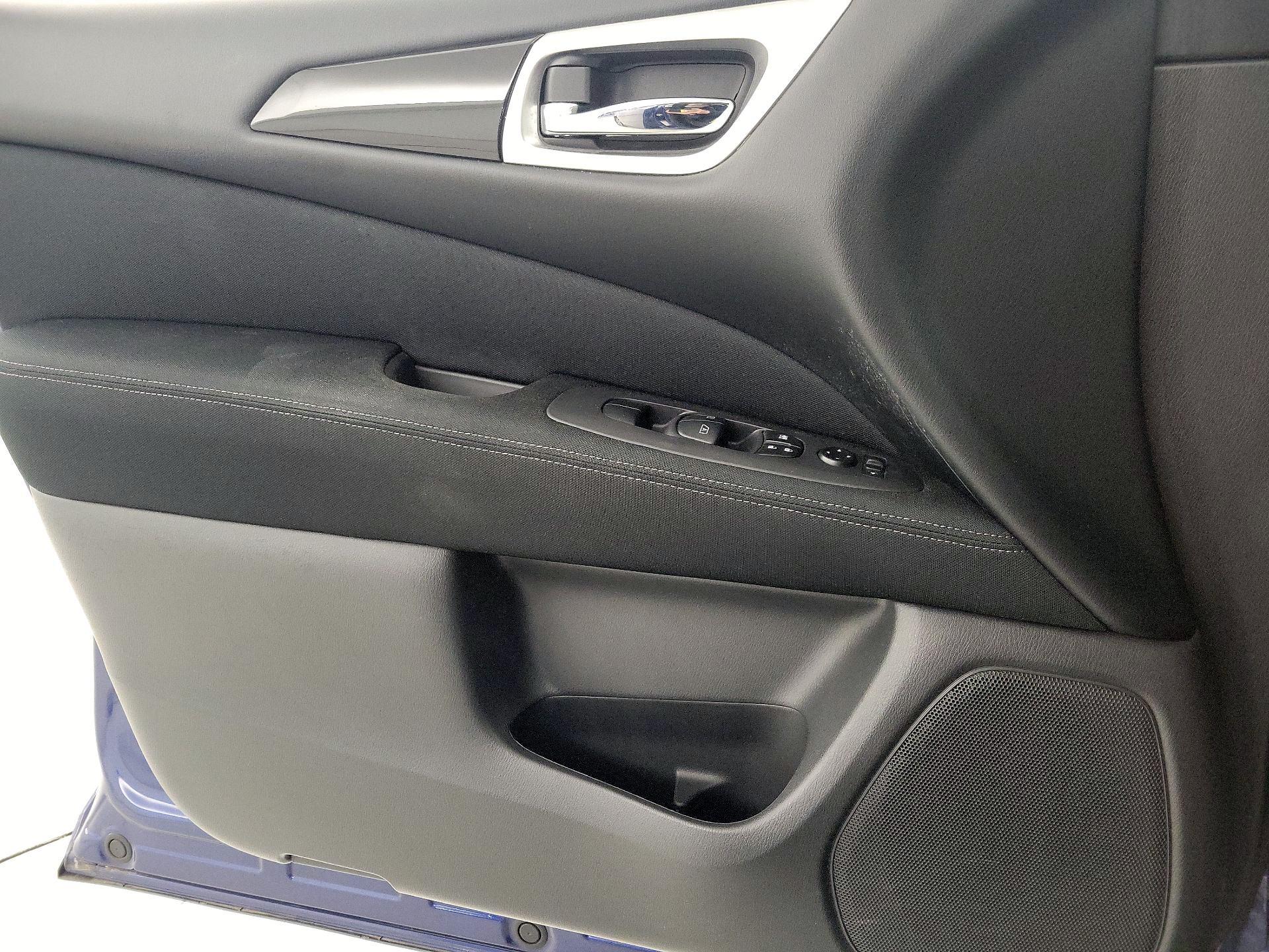 Thumbnail: 2017 Nissan Pathfinder - 12