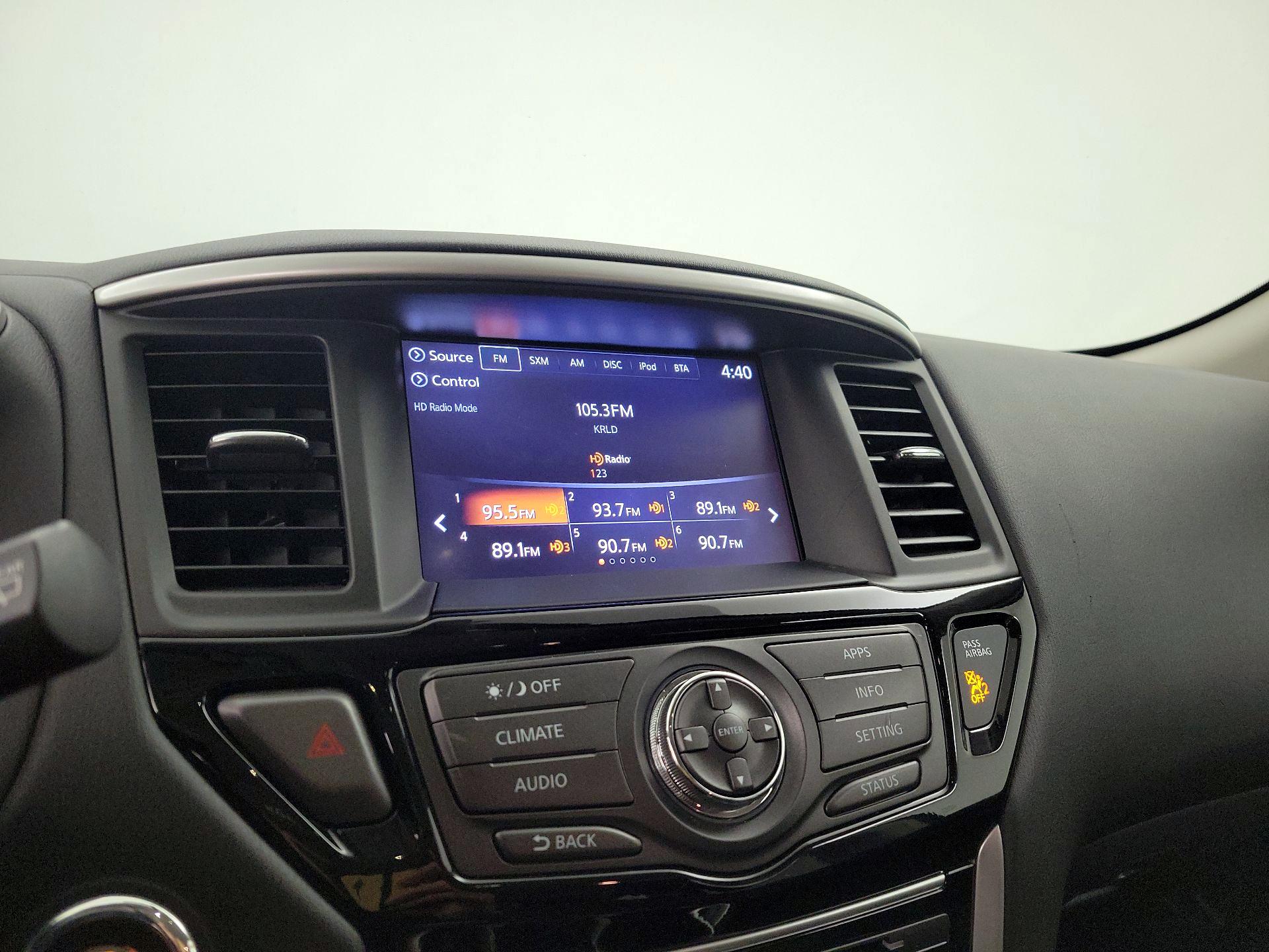 Thumbnail: 2017 Nissan Pathfinder - 15