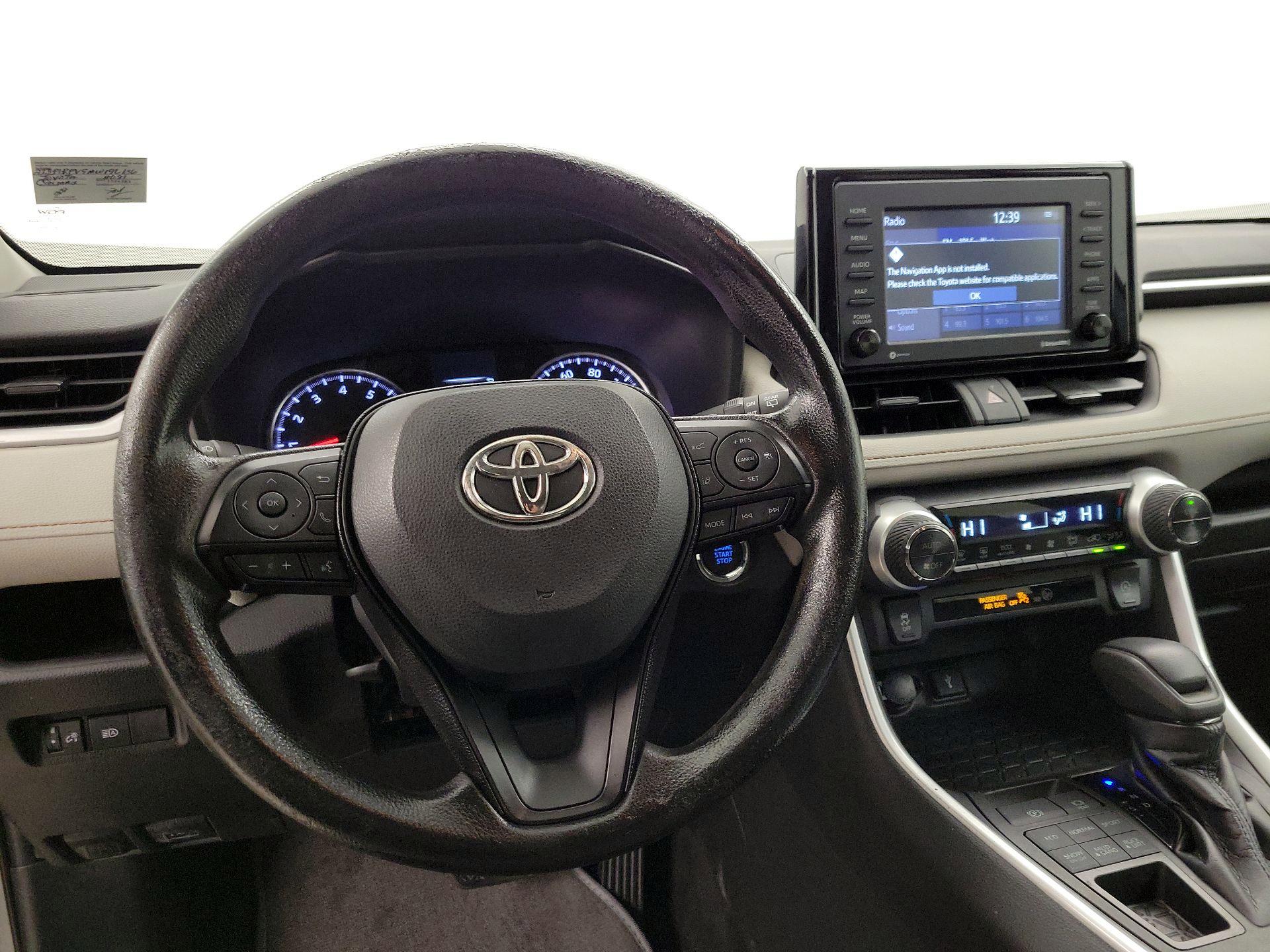 Thumbnail: 2021 Toyota RAV4 - 10