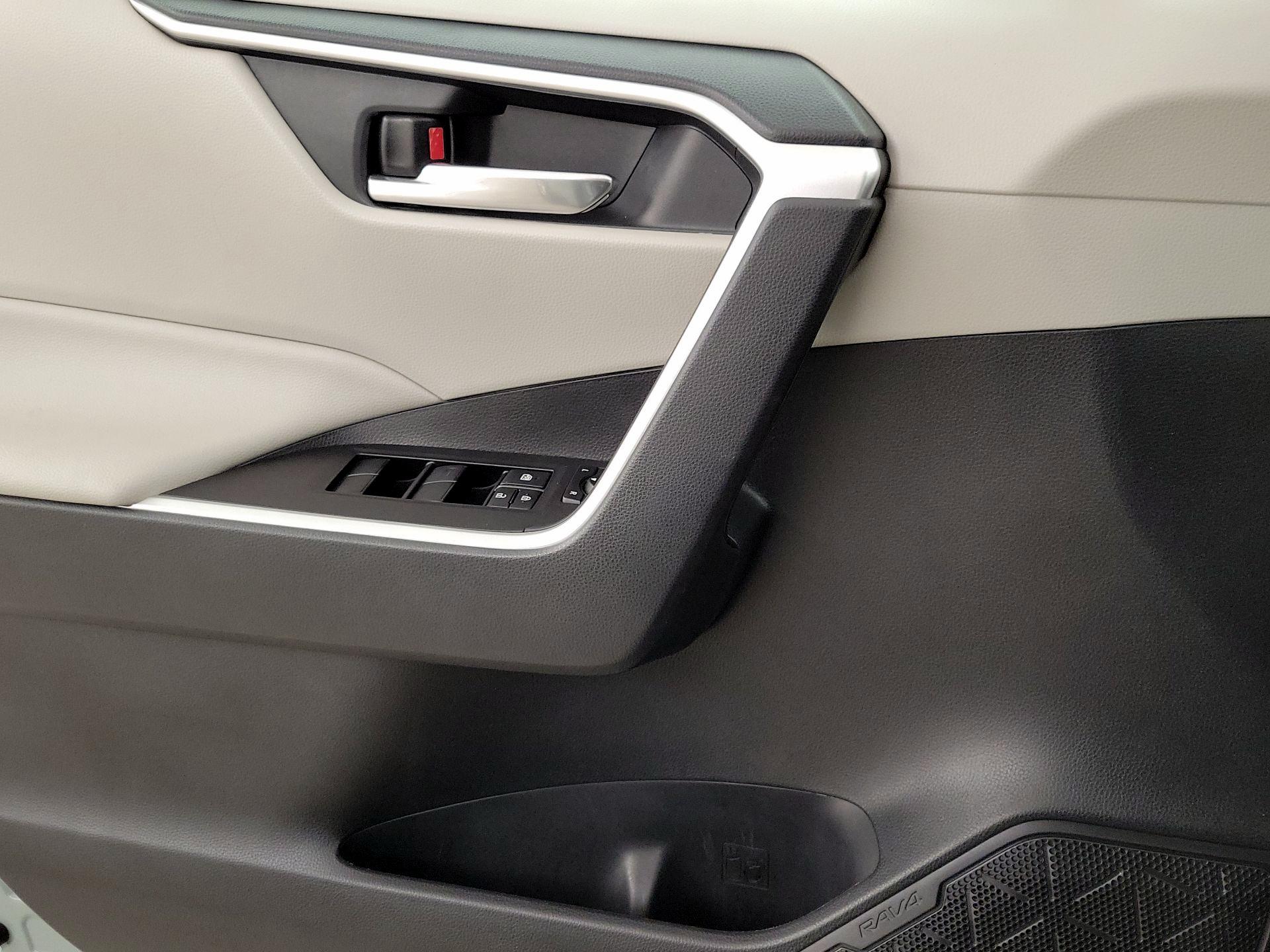 Thumbnail: 2021 Toyota RAV4 - 12