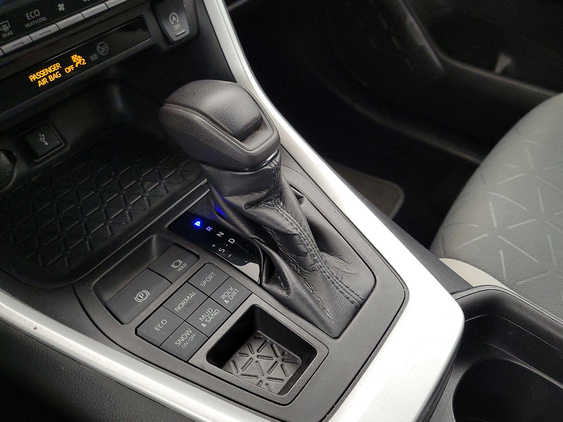 Thumbnail: 2021 Toyota RAV4 - 17