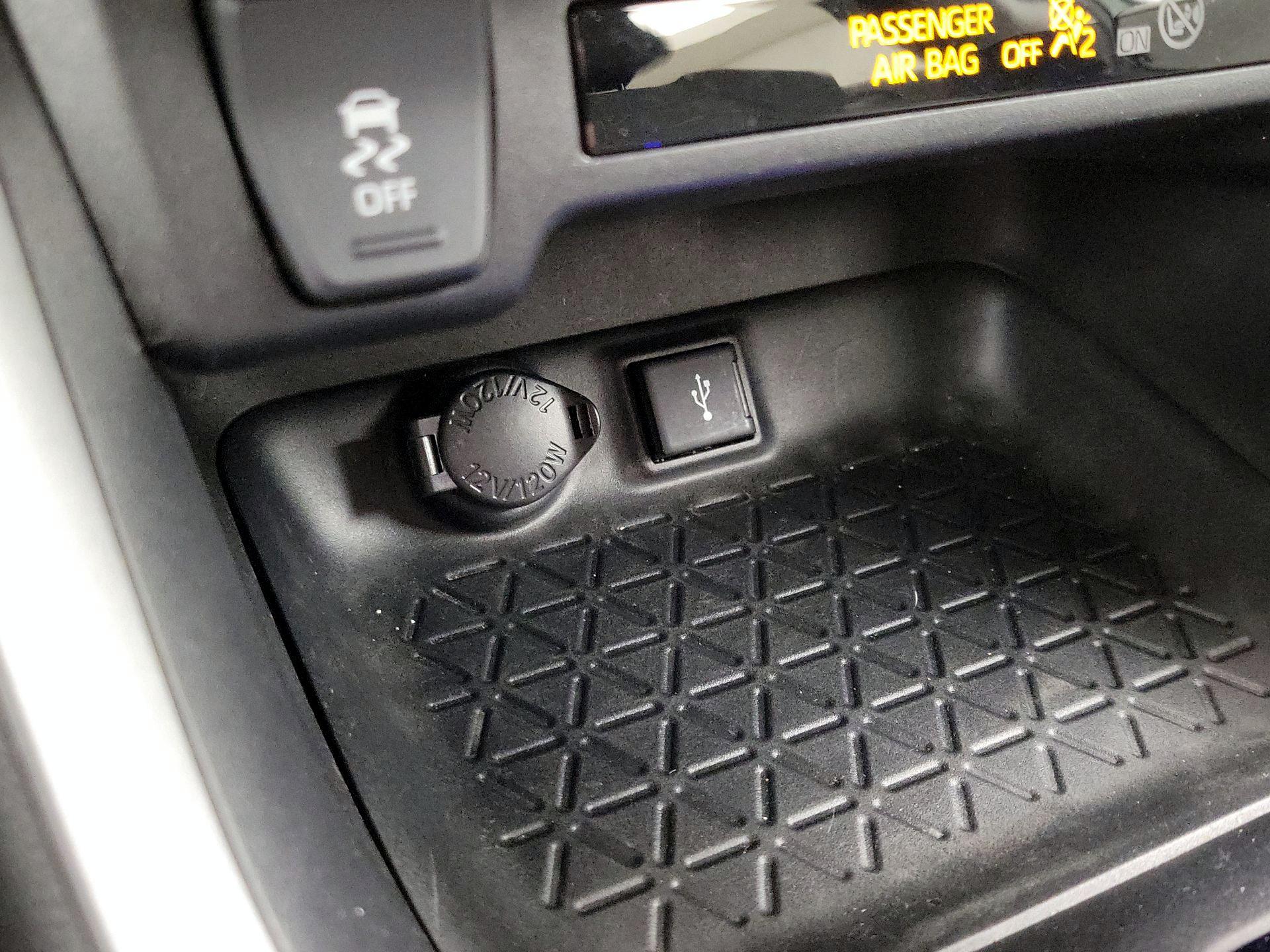 Thumbnail: 2021 Toyota RAV4 - 18