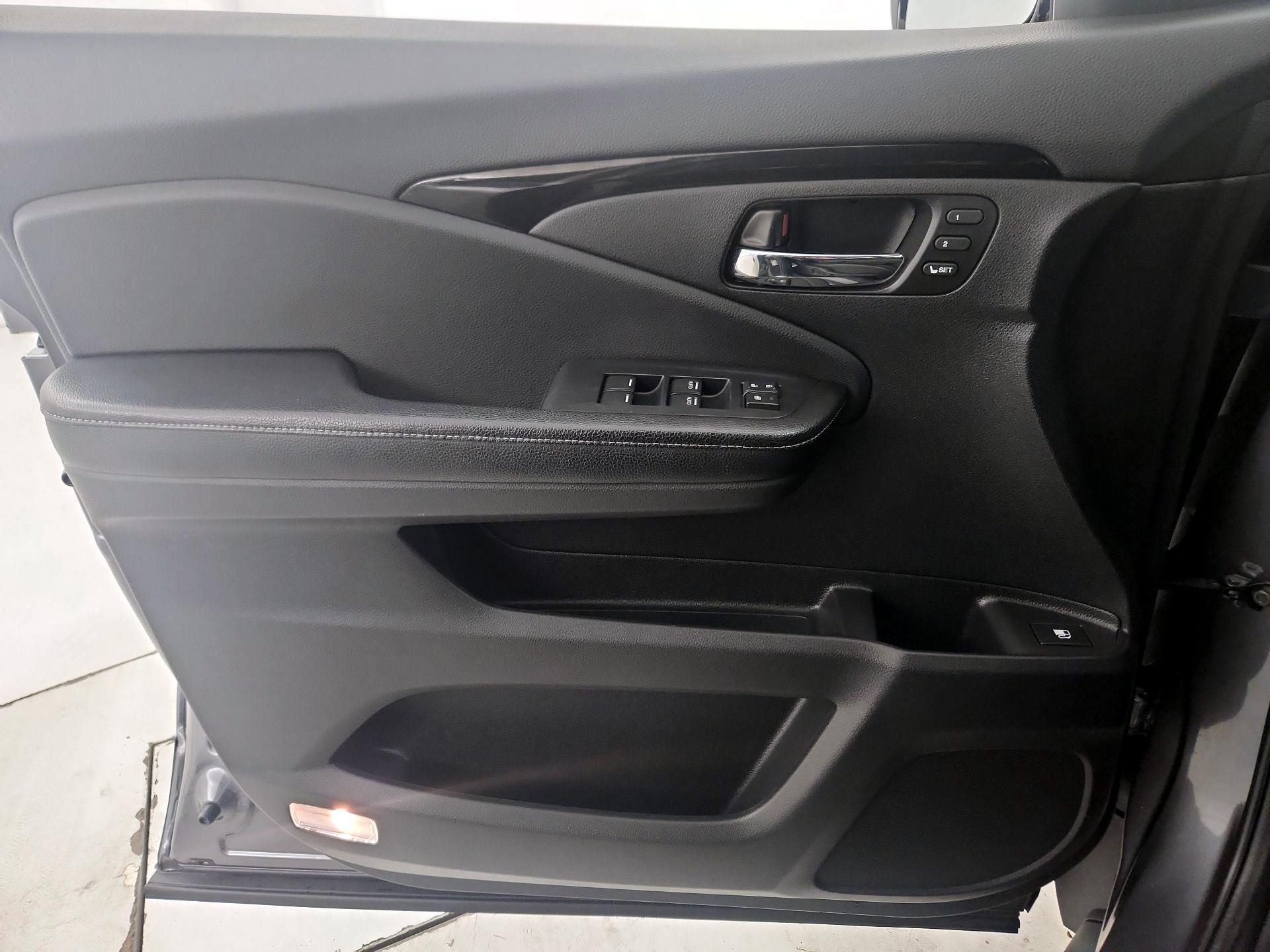 Thumbnail: 2017 Honda Ridgeline - 12