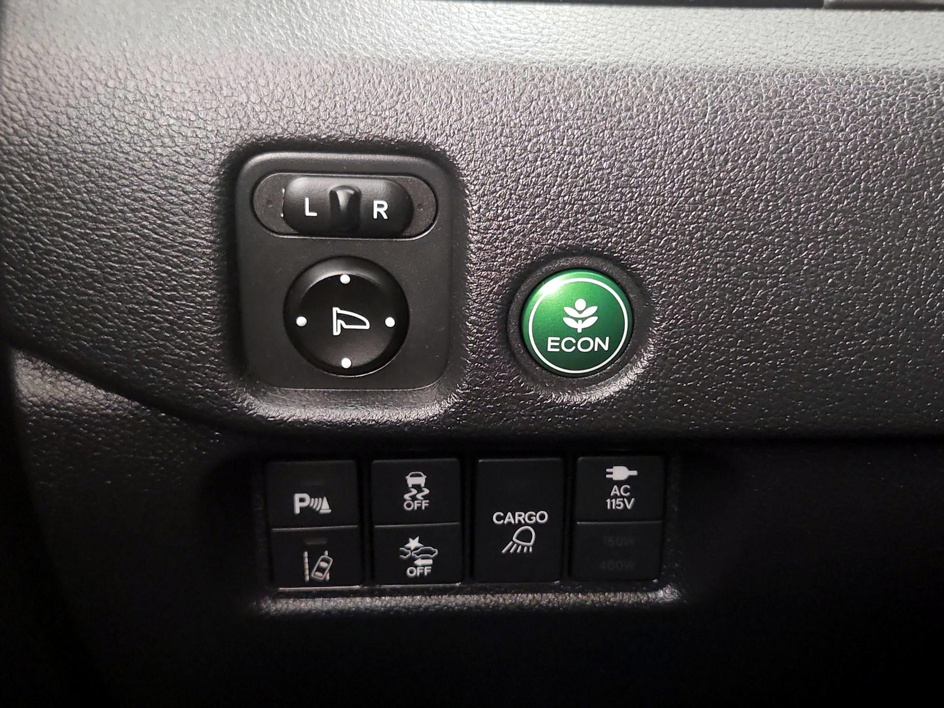 Thumbnail: 2017 Honda Ridgeline - 13