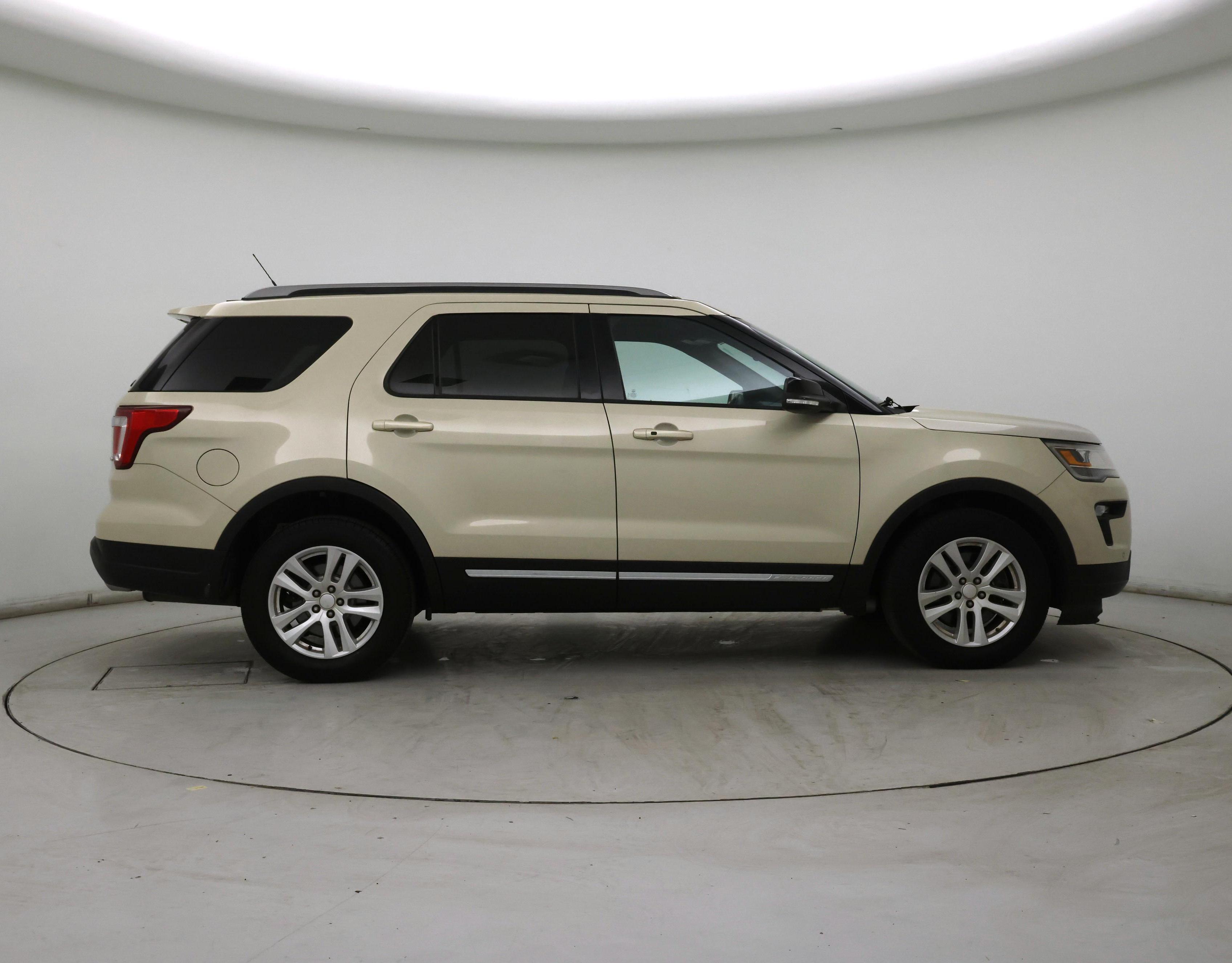 Thumbnail: 2018 Ford Explorer - 7