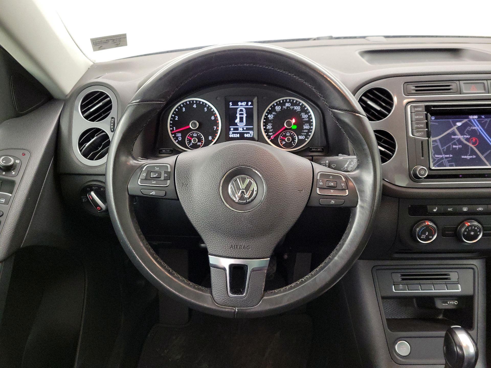 Thumbnail: 2016 Volkswagen Tiguan - 10
