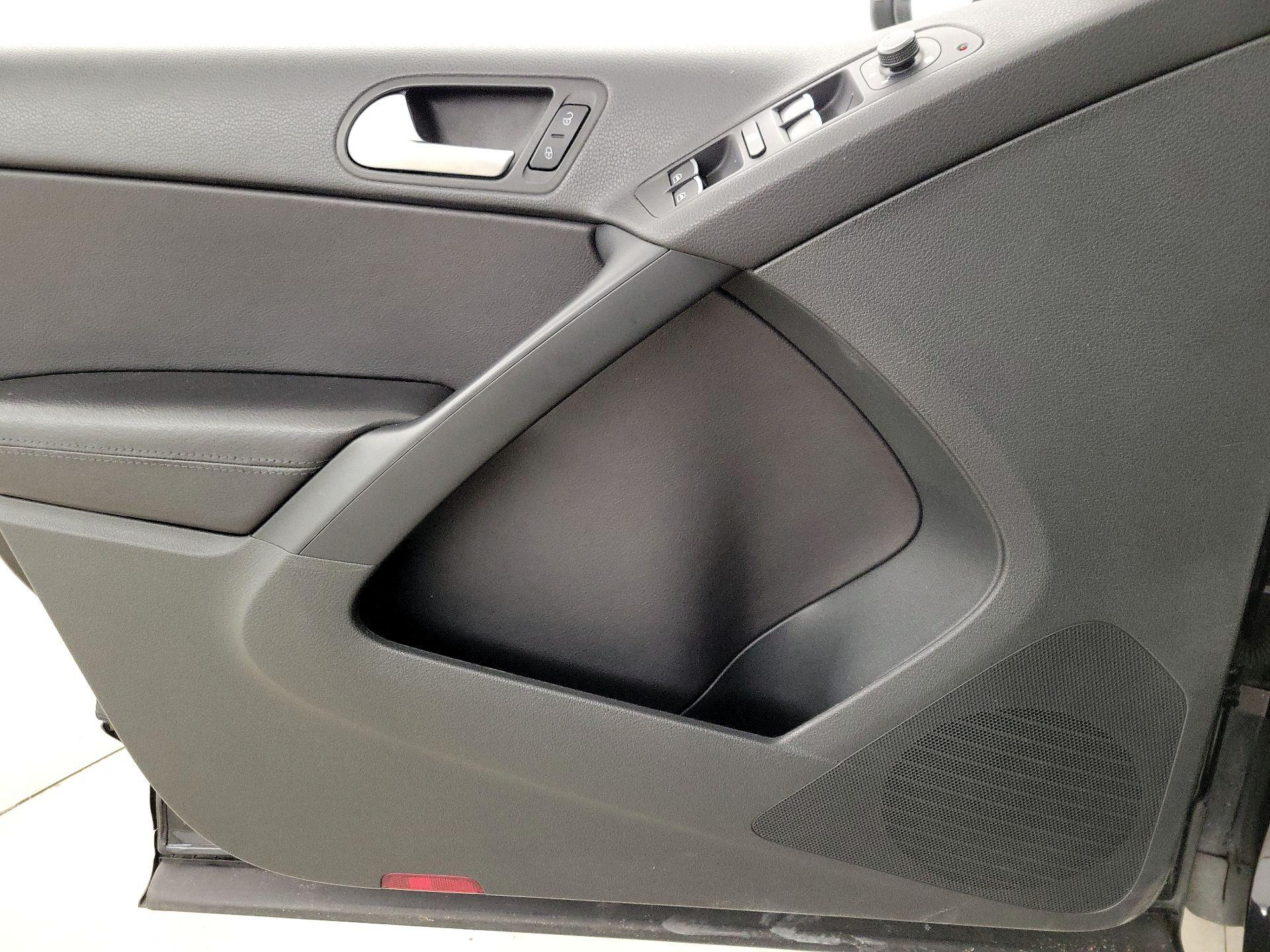 Thumbnail: 2016 Volkswagen Tiguan - 12