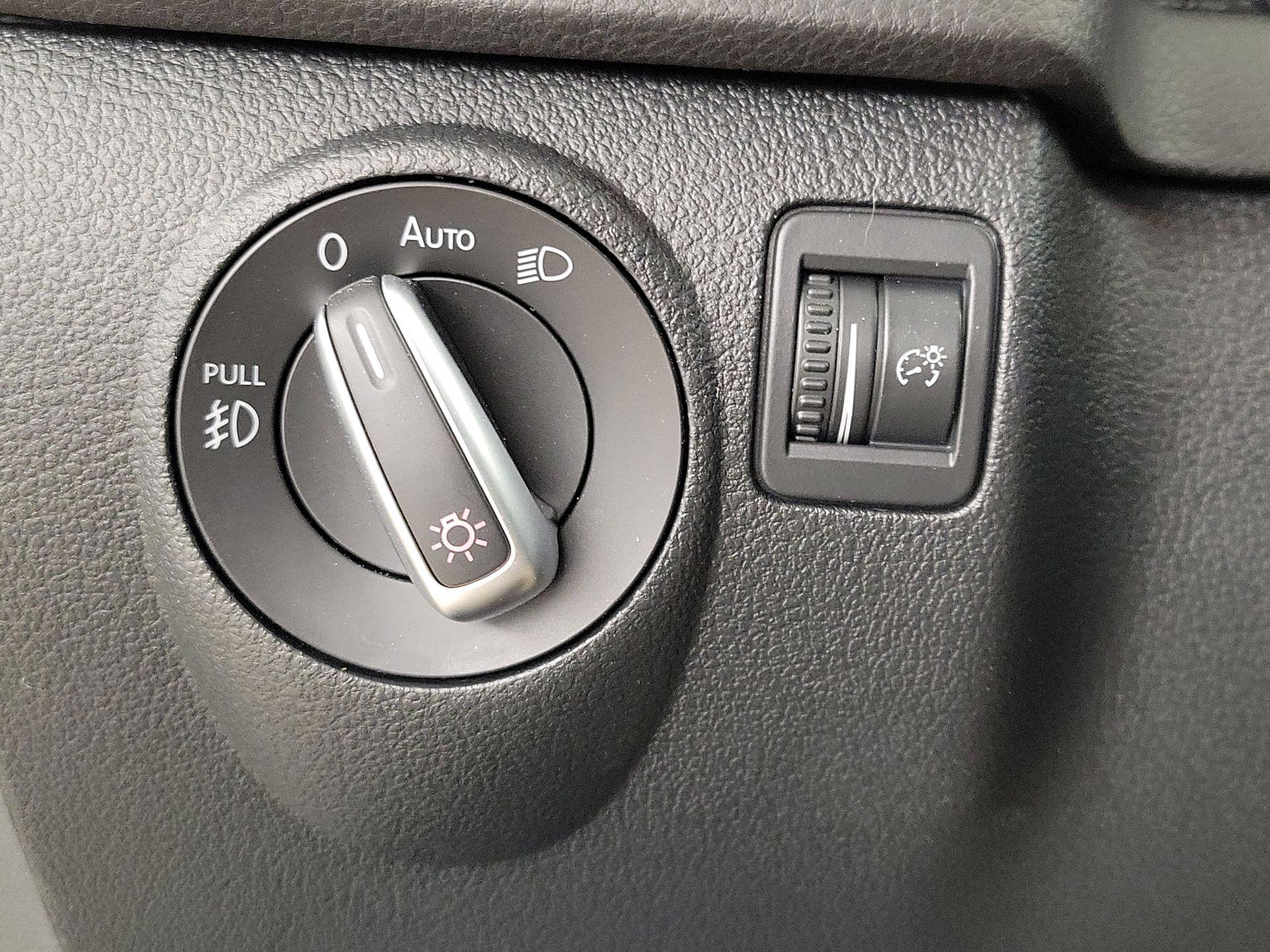 Thumbnail: 2016 Volkswagen Tiguan - 13