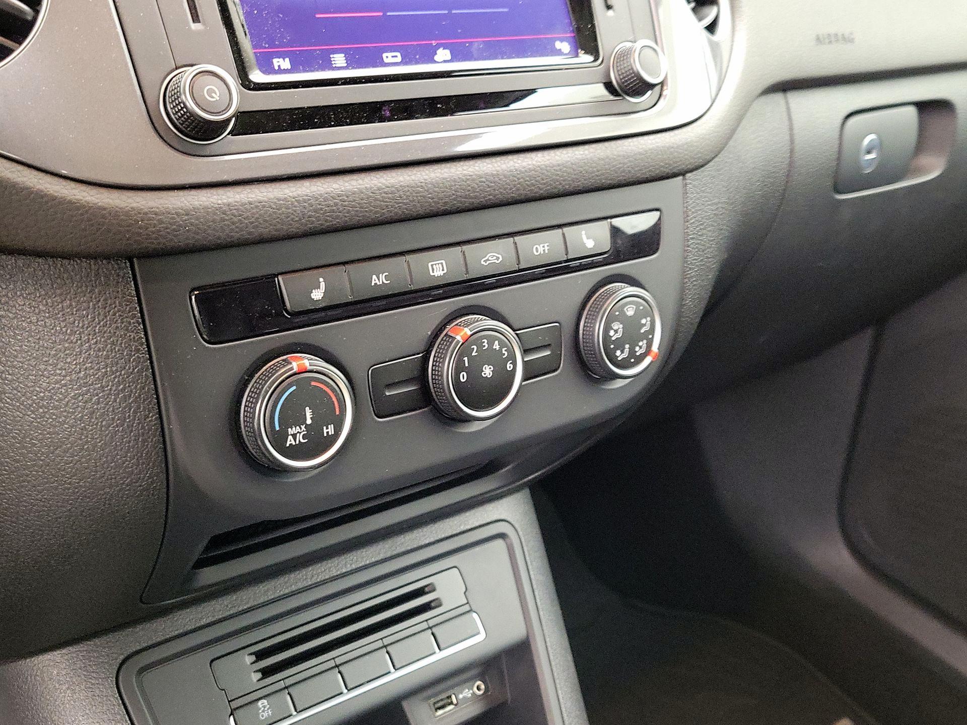 Thumbnail: 2016 Volkswagen Tiguan - 17