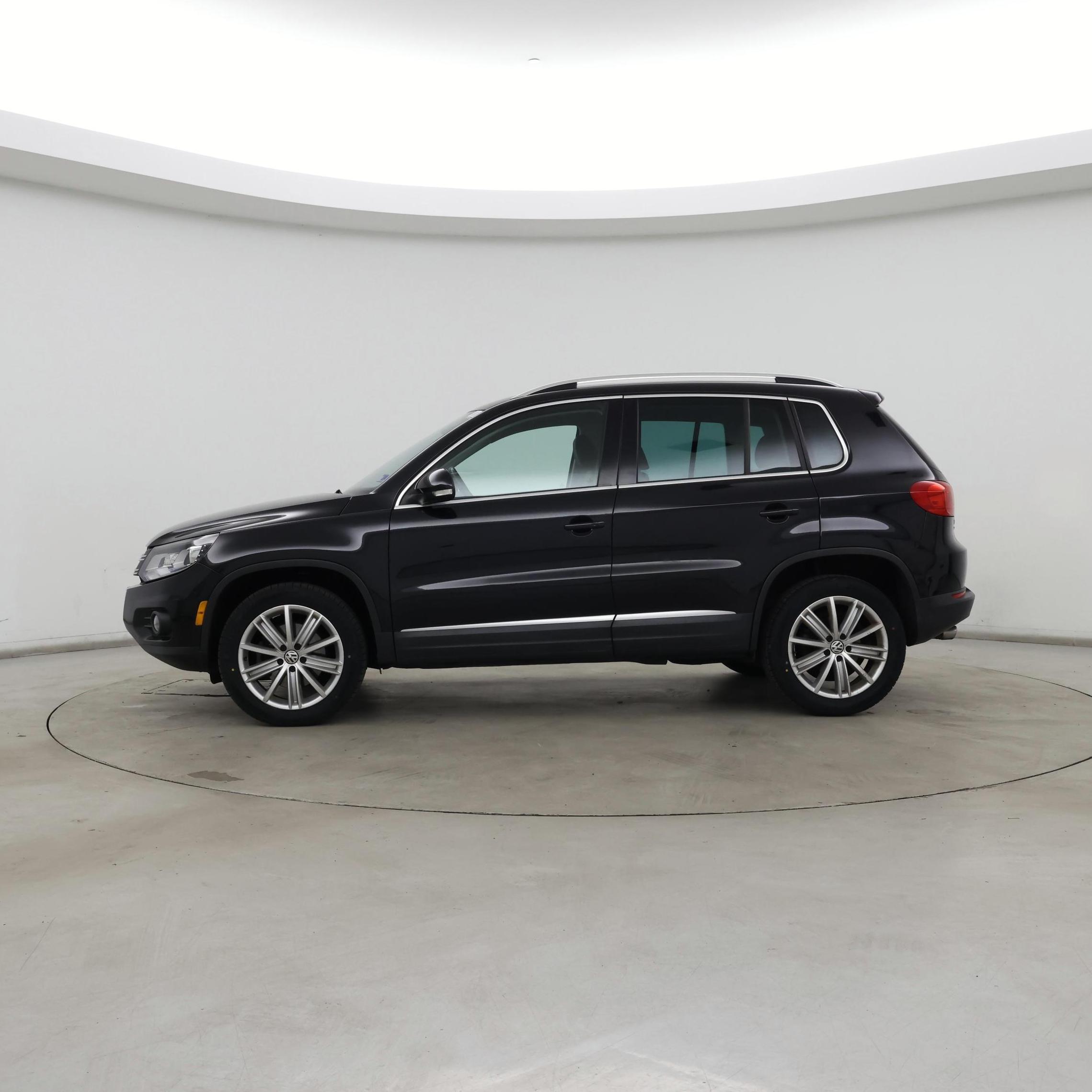 Thumbnail: 2016 Volkswagen Tiguan - 3