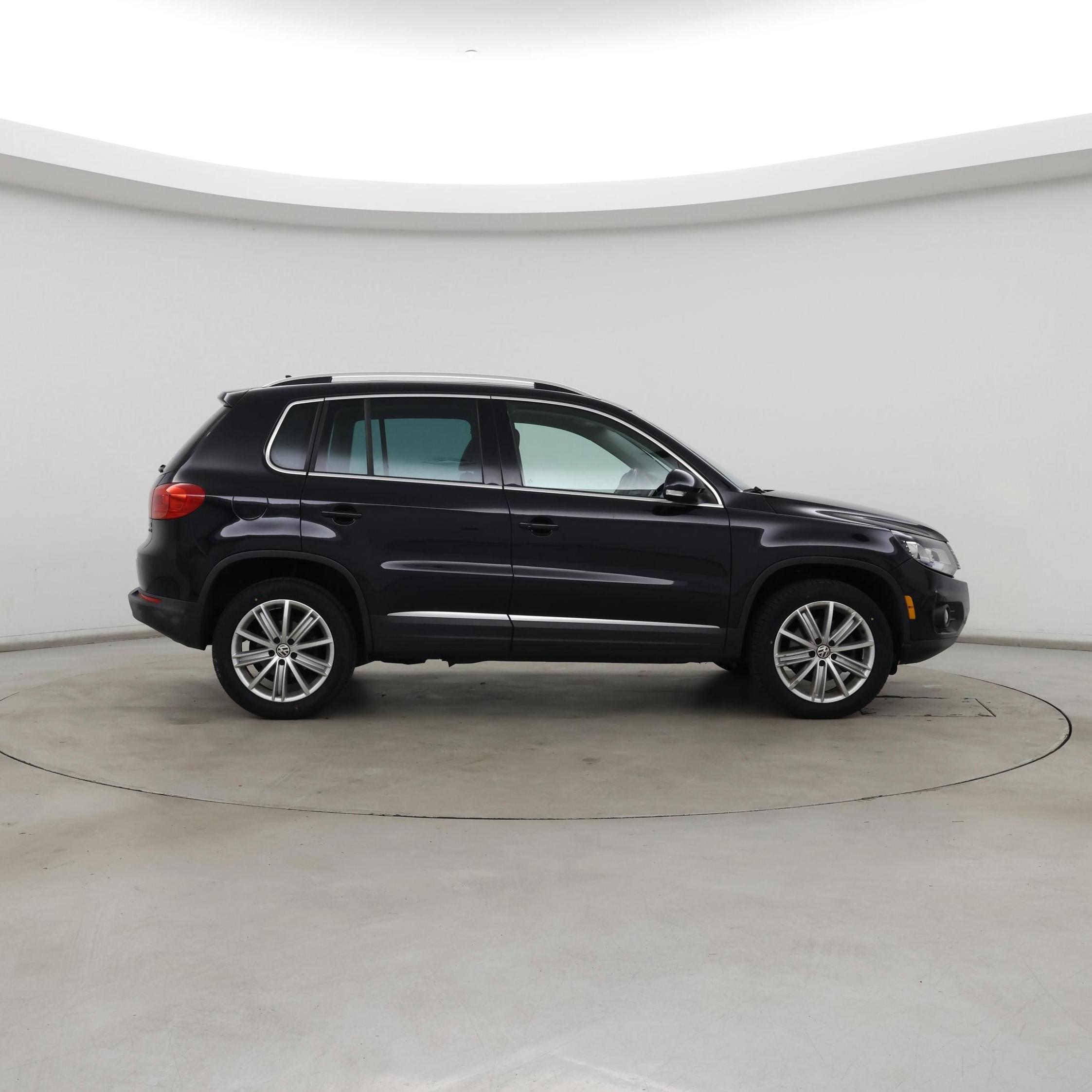 Thumbnail: 2016 Volkswagen Tiguan - 7