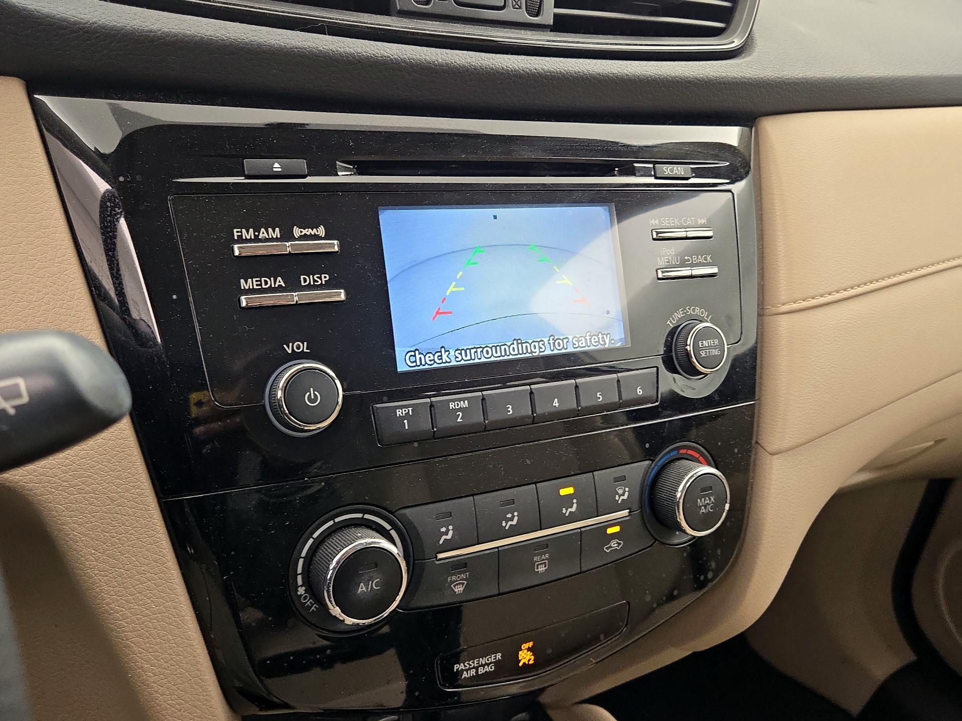 Thumbnail: 2017 Nissan Rogue - 14