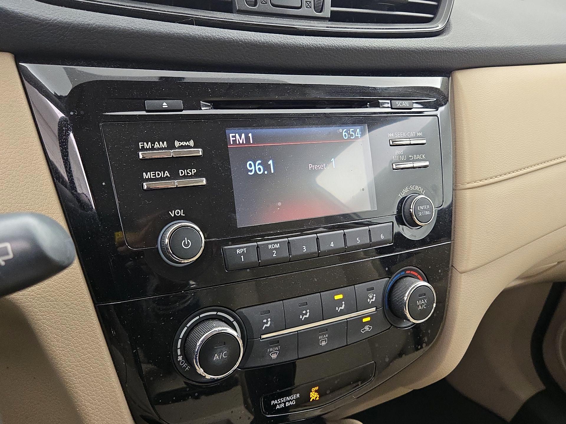 Thumbnail: 2017 Nissan Rogue - 15