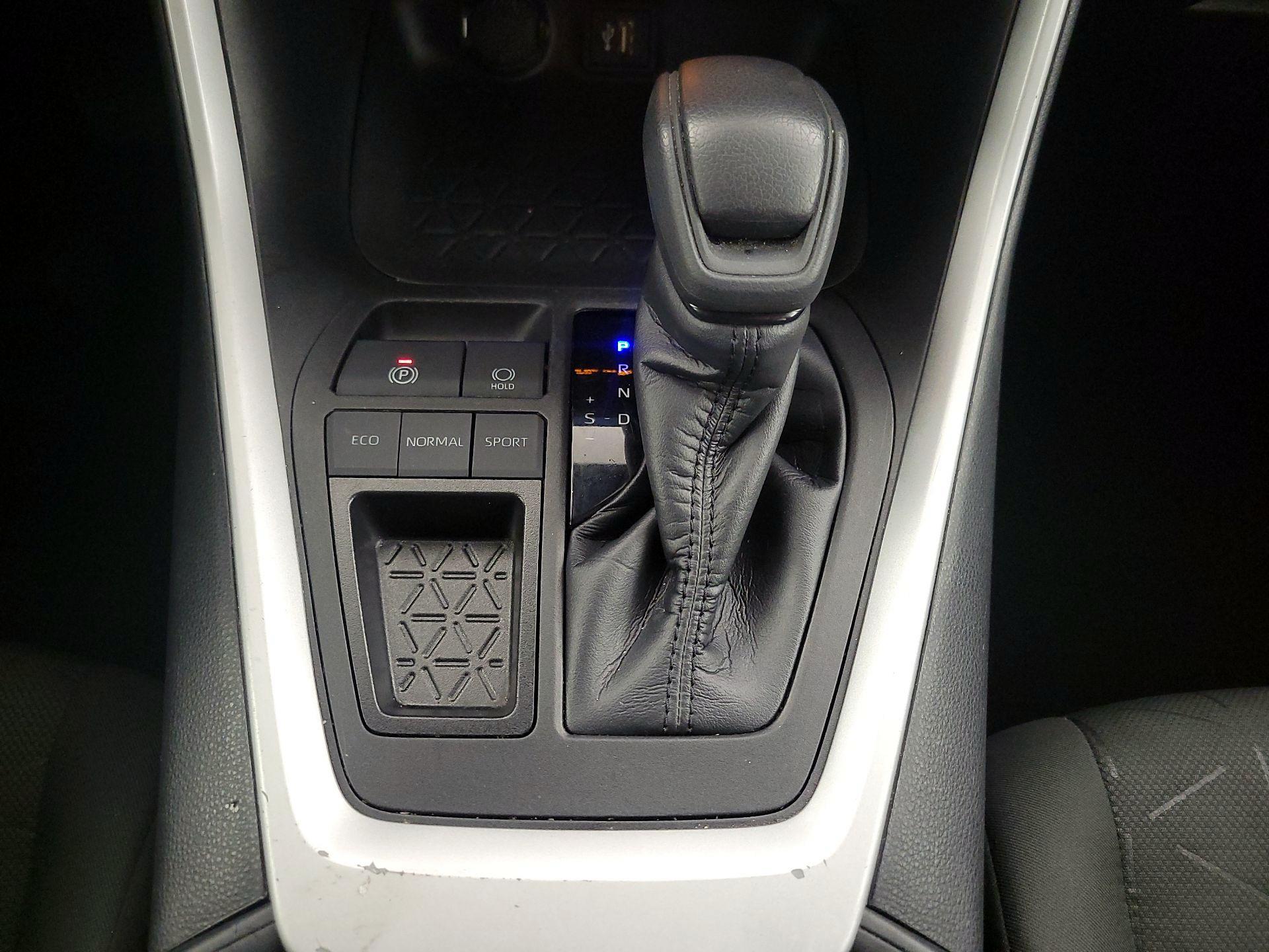 Thumbnail: 2023 Toyota RAV4 - 17