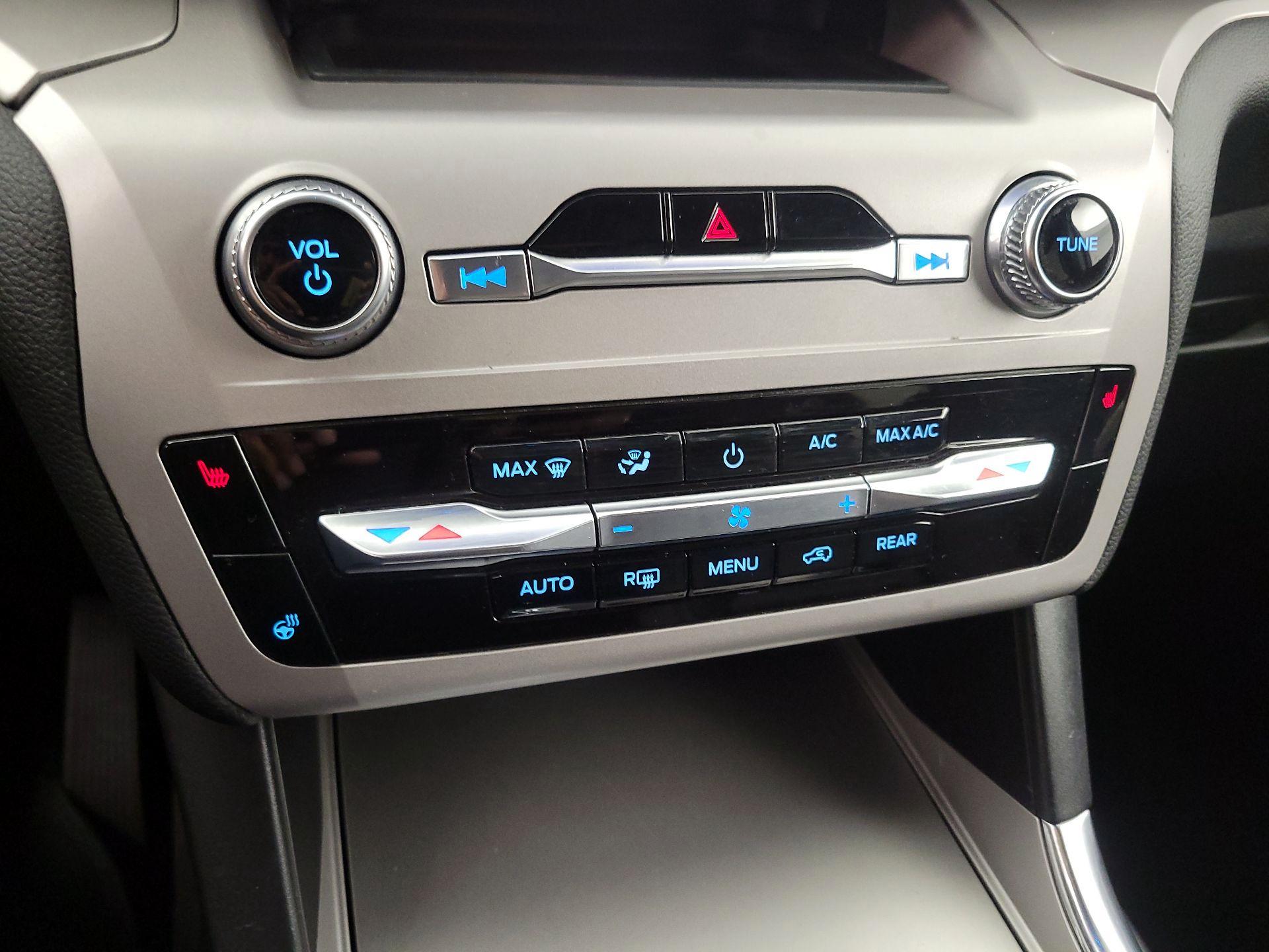 Thumbnail: 2023 Ford Explorer - 16