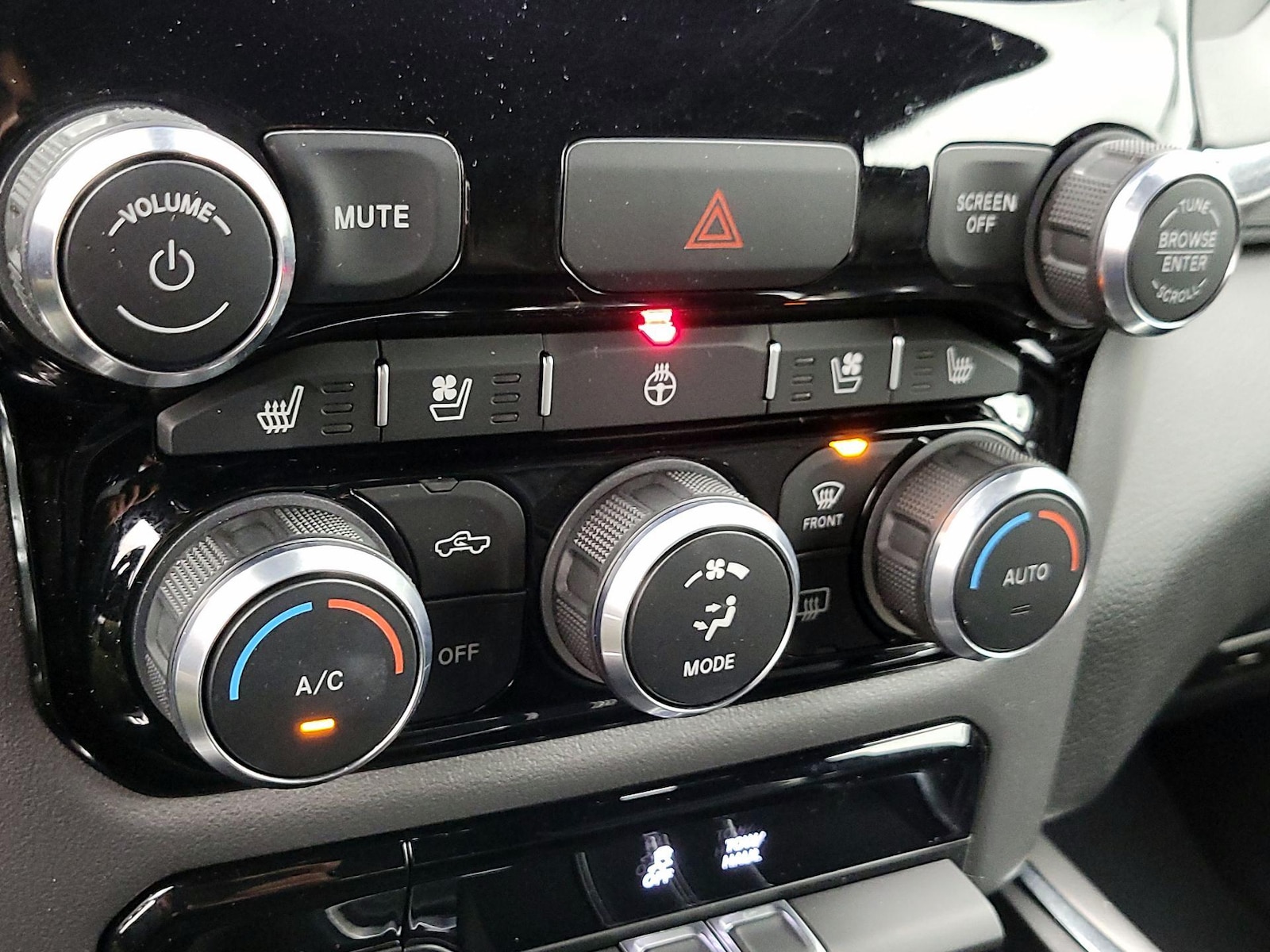 2024 RAM Ram 1500 Pickup Laramie - Photo 18