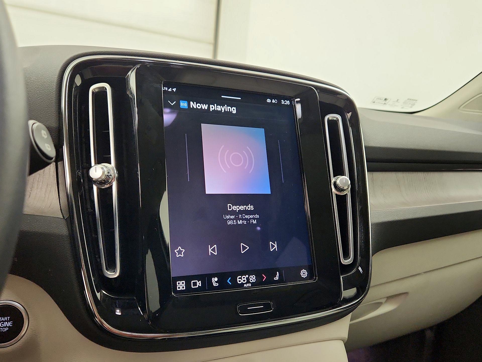 Thumbnail: 2023 Volvo XC40 - 14