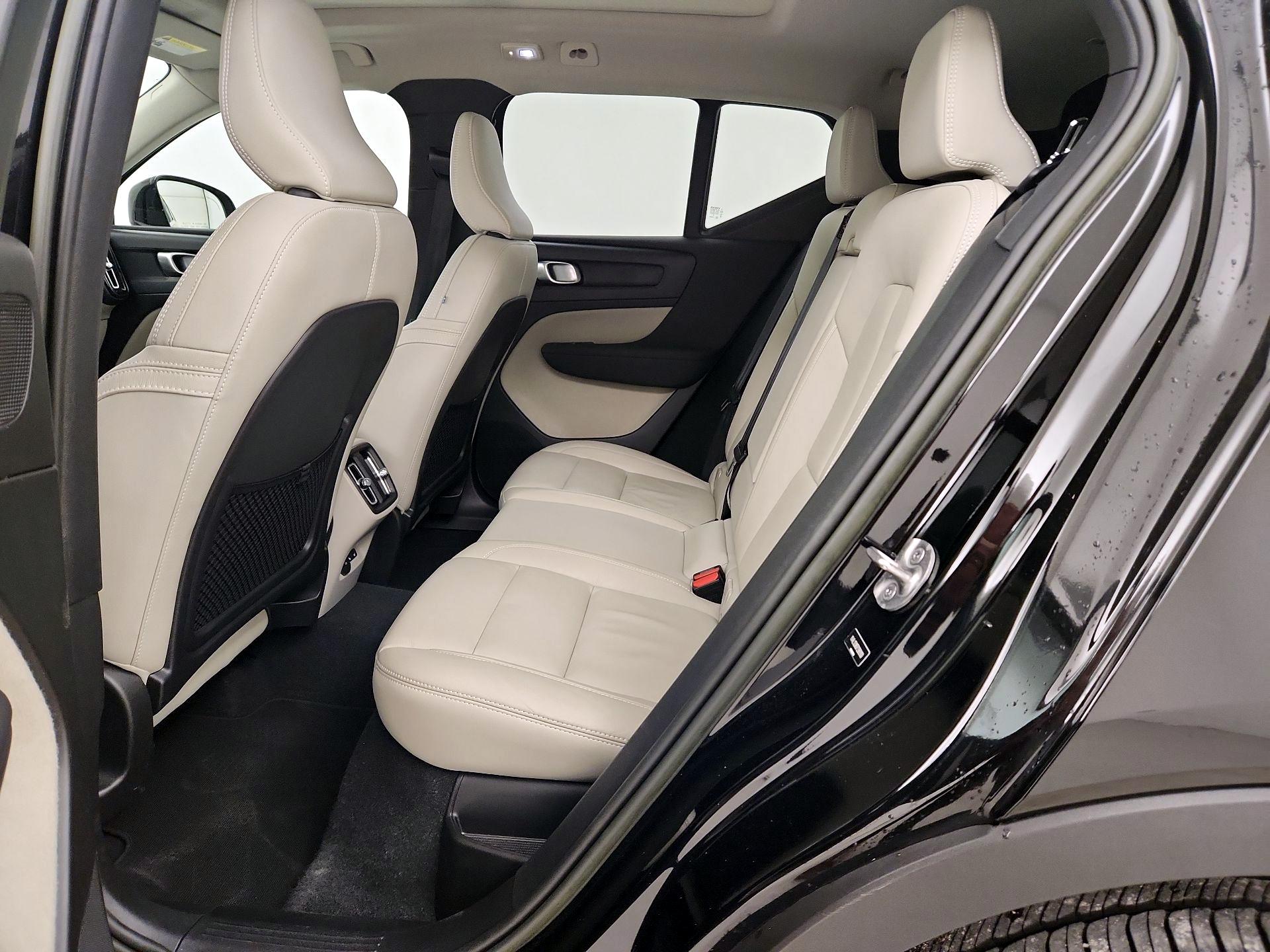 Thumbnail: 2023 Volvo XC40 - 18