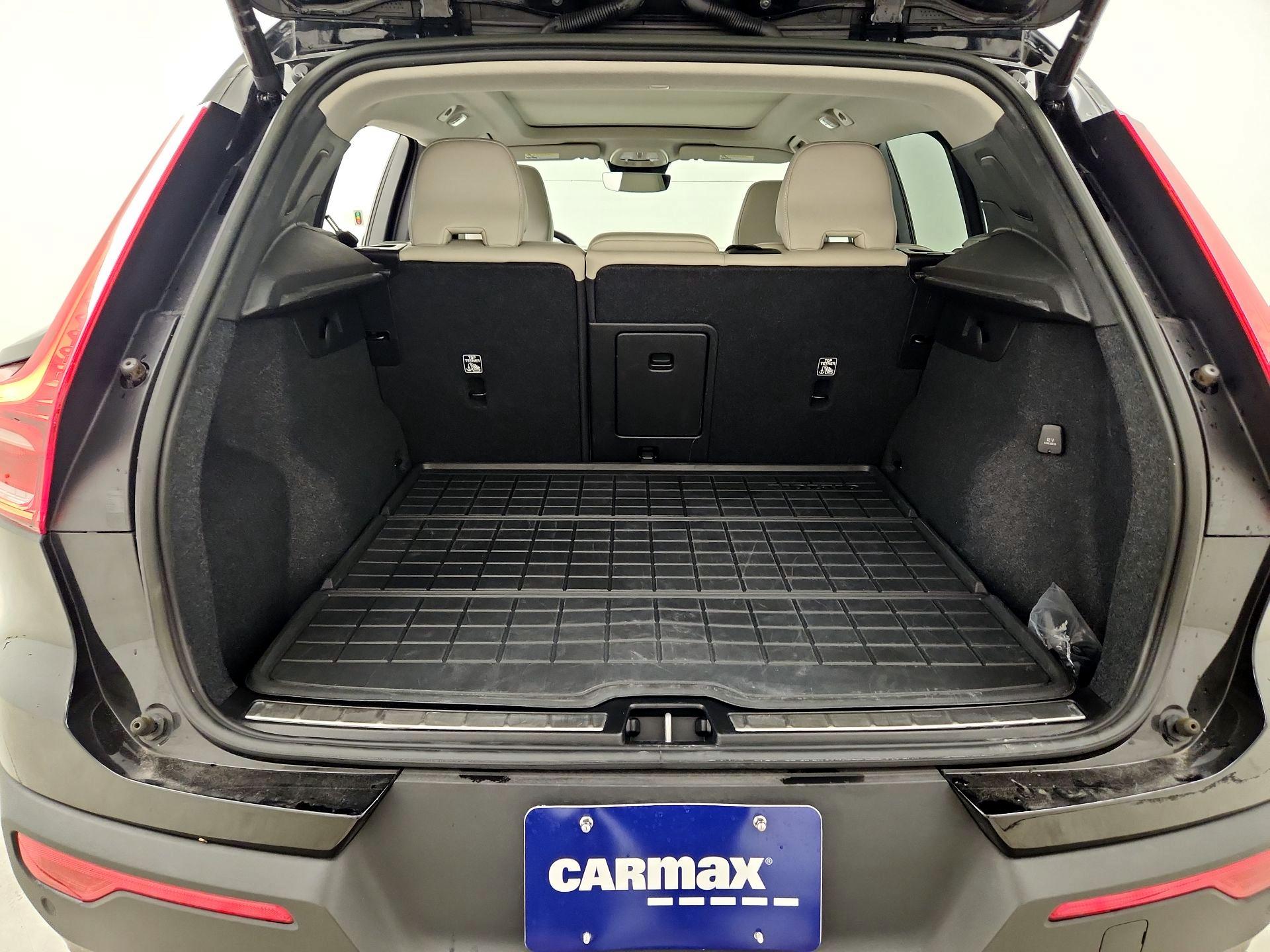 Thumbnail: 2023 Volvo XC40 - 19