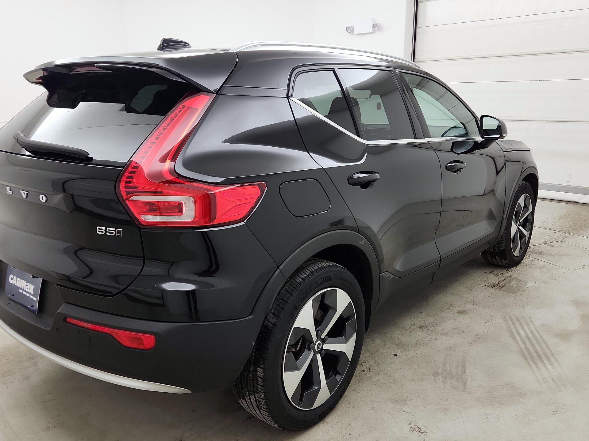 Thumbnail: 2023 Volvo XC40 - 5